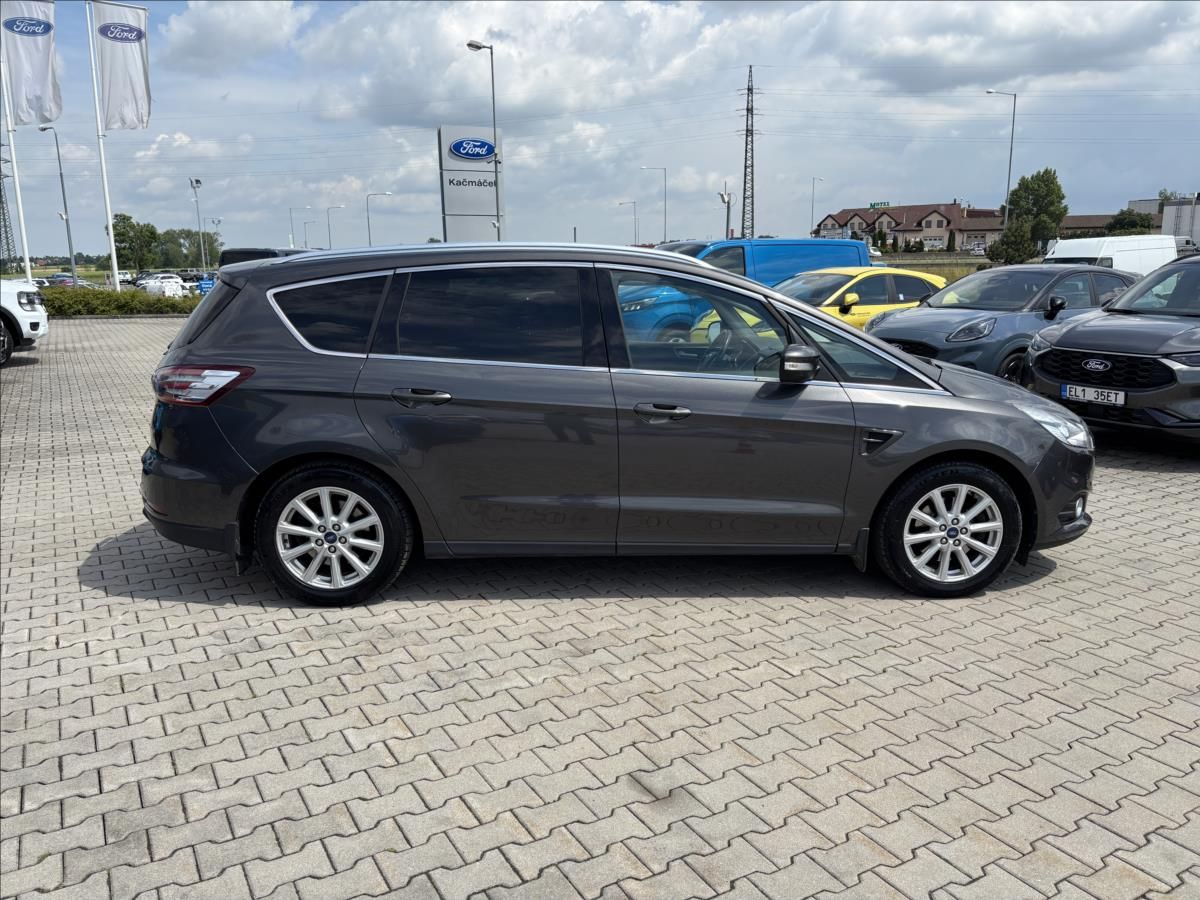 Ford S-MAX, 2,0 EcoBlue 132kW Titanium 4X4 - fotka 6