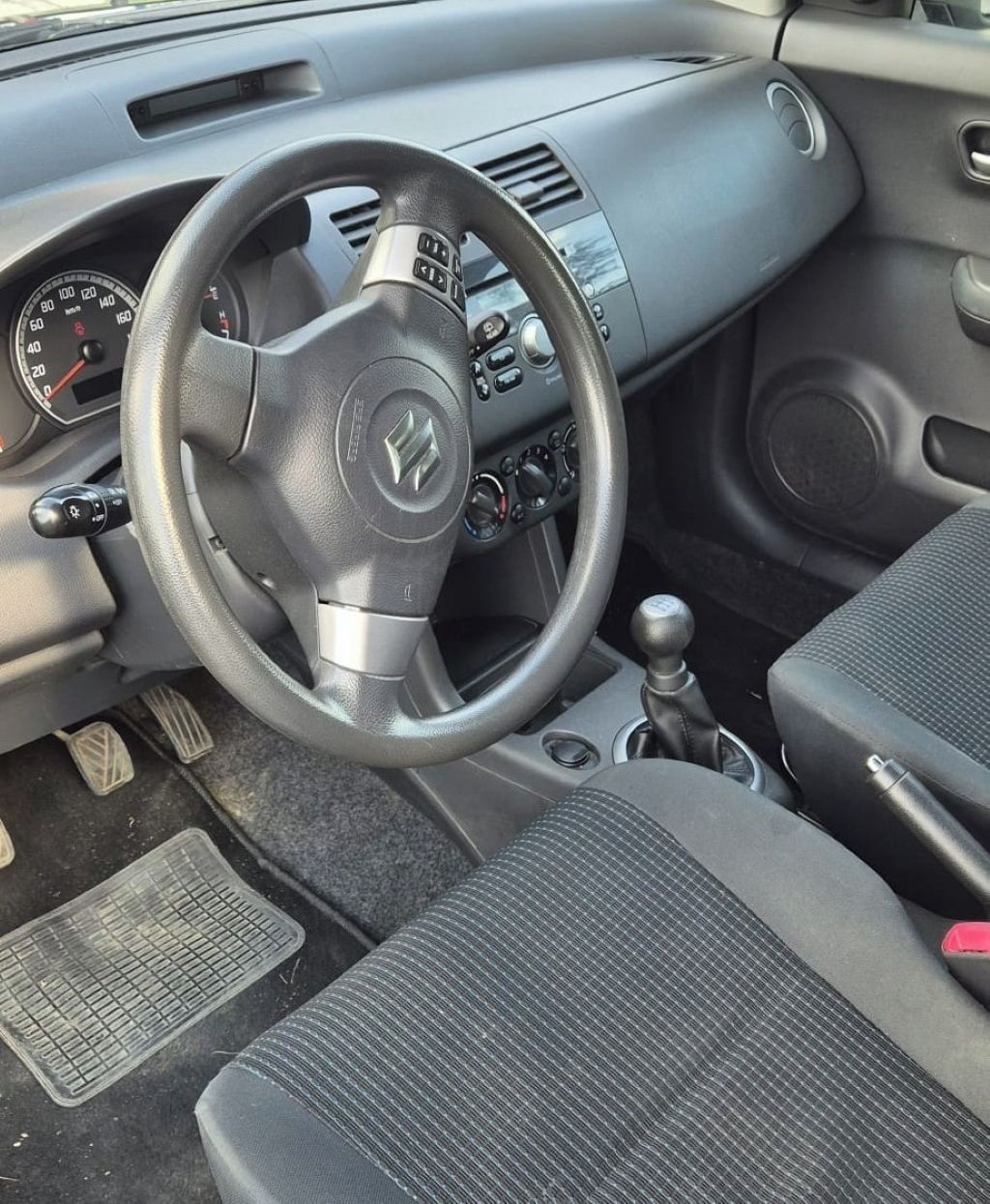 Suzuki Swift, 1.3 benzín - fotka 6