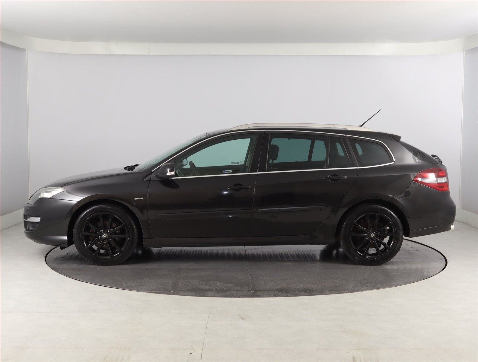 Renault Laguna, 2.0 dCi, Navi, Kožené sedačky - fotka 3