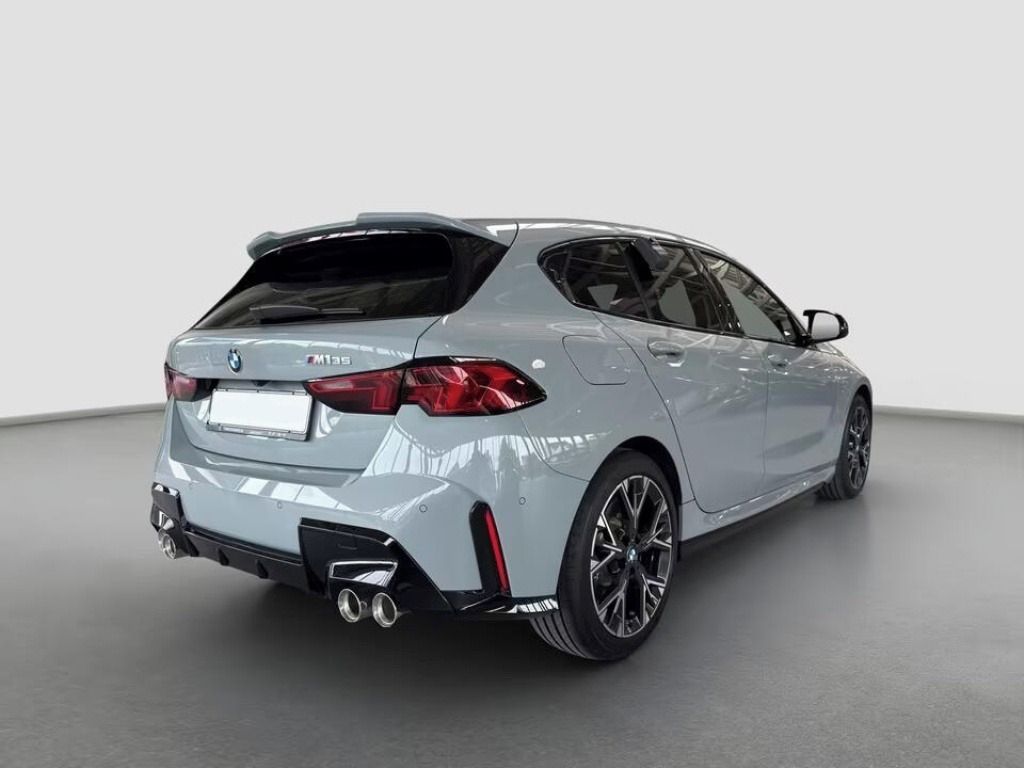 BMW Řada 1, M135 xDrive AdLED DrAss ParkAs - fotka 4