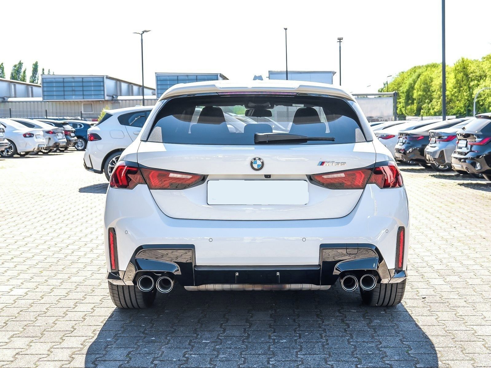 BMW Řada 1, M135 xDrive M Sport Pro Pano H - fotka 6