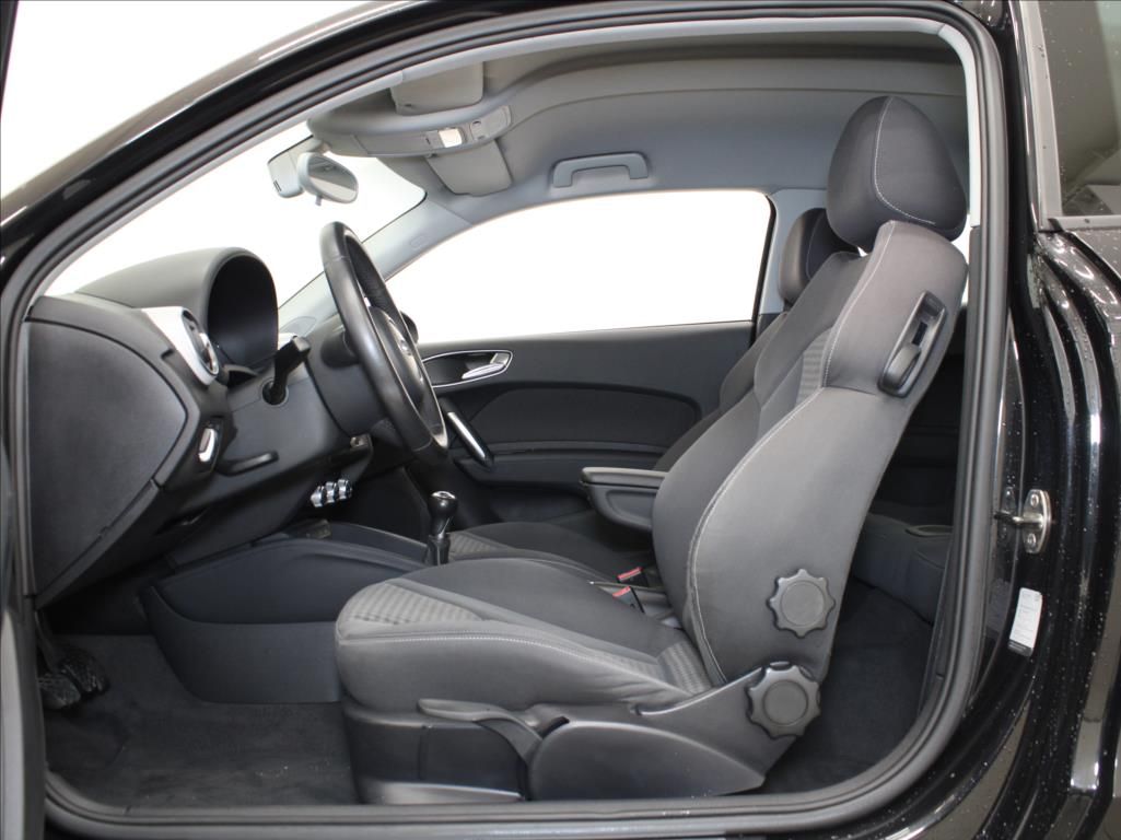 Audi A1, 1,2 TSI 63kW Navi Sport 134tkm - fotka 6