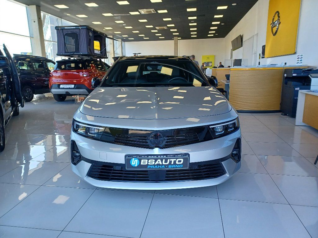 Opel Astra, GS 1,2 Turbo AT8 - fotka 2