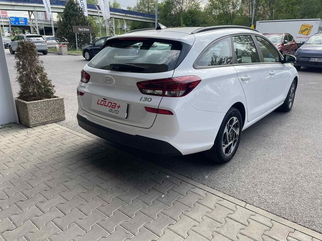 Hyundai i30, Smart 1.5 GDI 103 kW - fotka 2