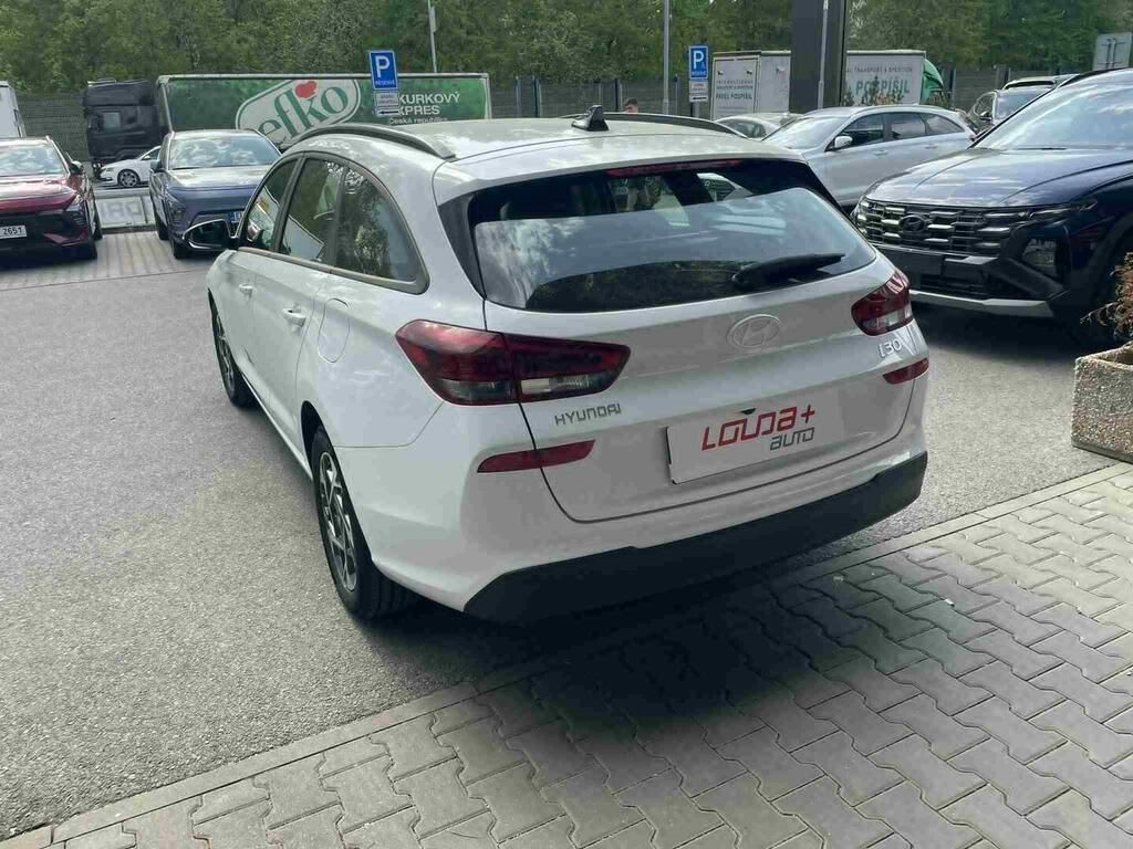 Hyundai i30, Smart 1.5 GDI 103 kW - fotka 4