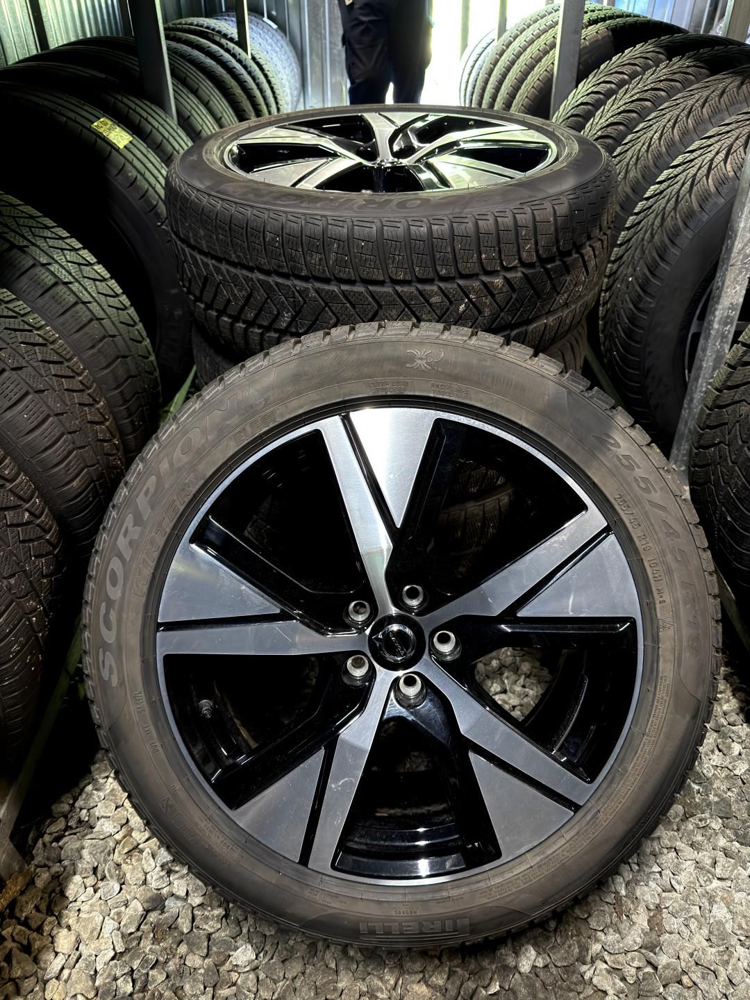 Volvo EX40, TWIN Perf.// 4x4 // +sada kol - fotka 2