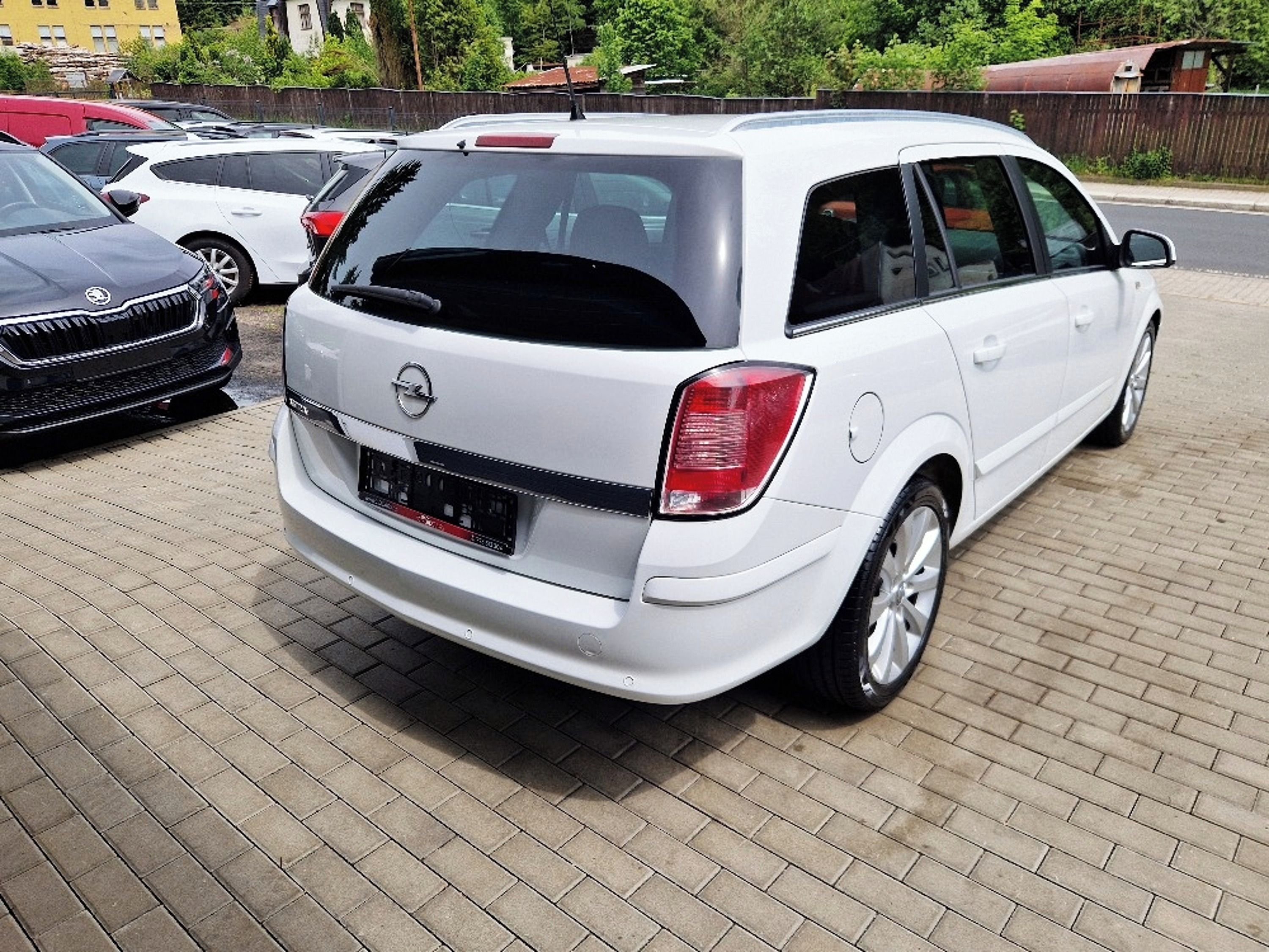 Opel Astra, 1.6 (85 kW), 101 tis. km - fotka 4