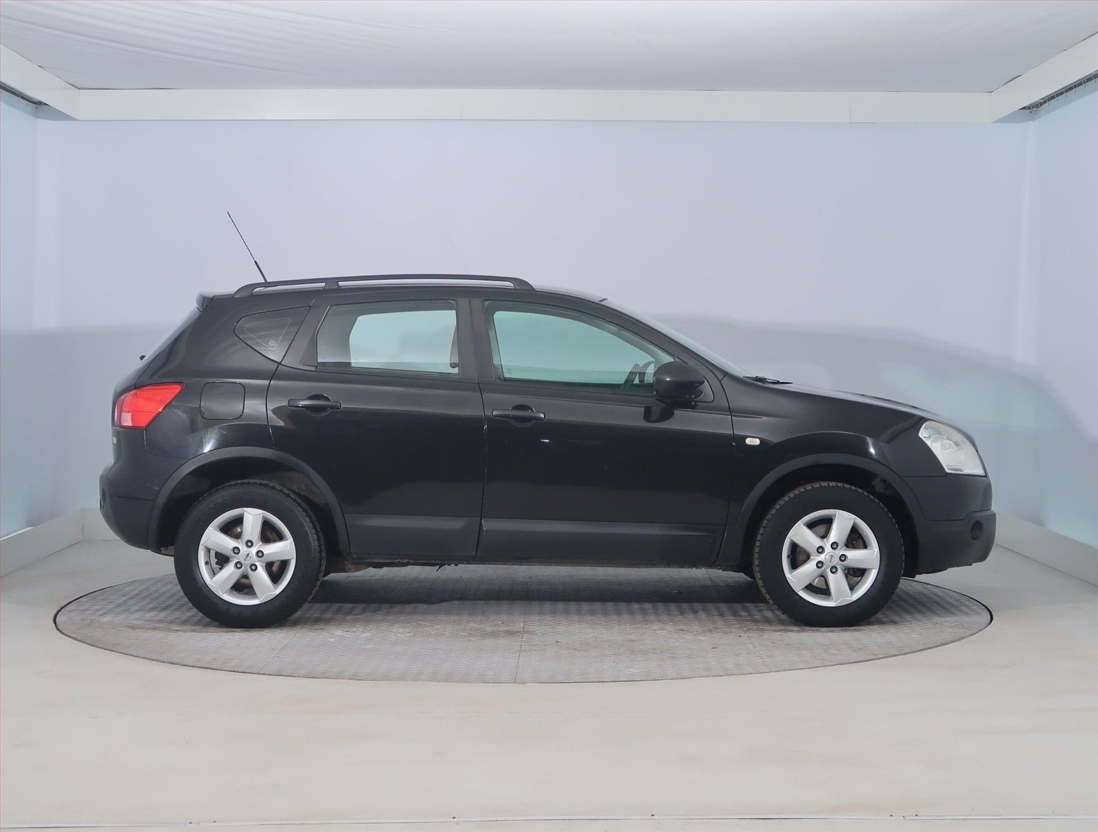 Nissan Qashqai, 1.6, ČR,1.maj - fotka 6