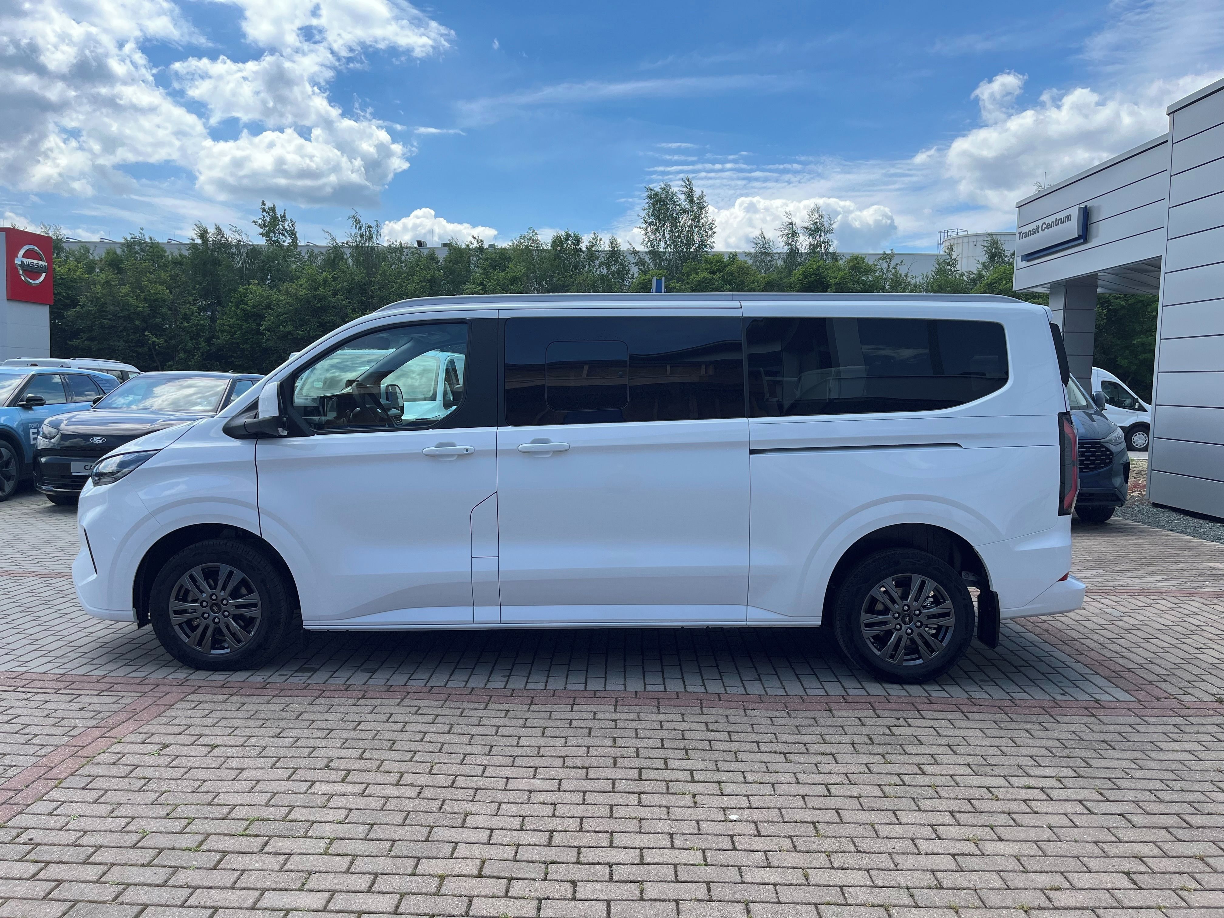 Ford Tourneo Custom, 2.0EcoBlue 125kW TitaniumL2AWD - fotka 2
