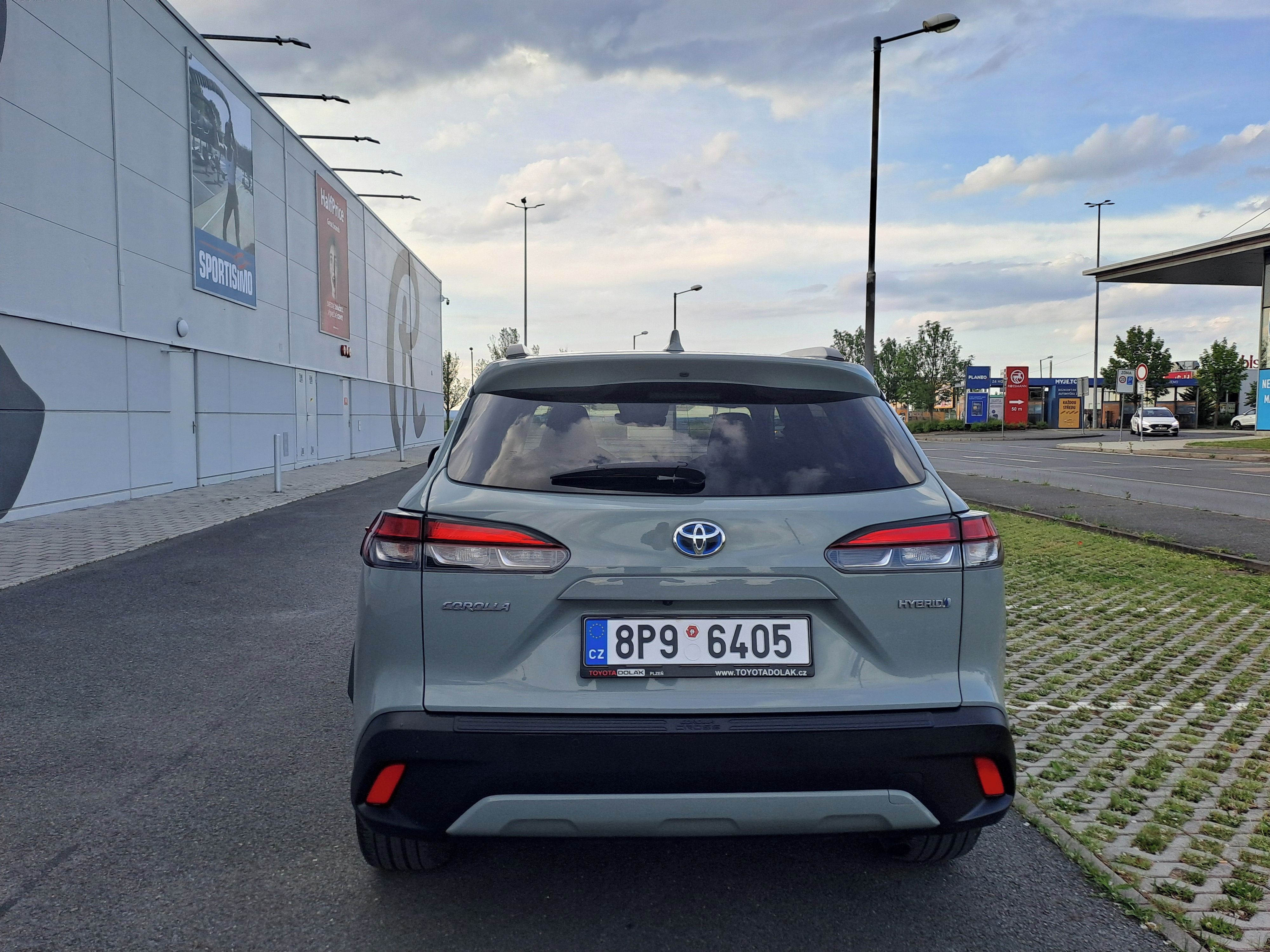 Toyota Corolla Cross, 2.0 HYBRID 4x4 1.MAJ+ZIM KOLA! - fotka 6