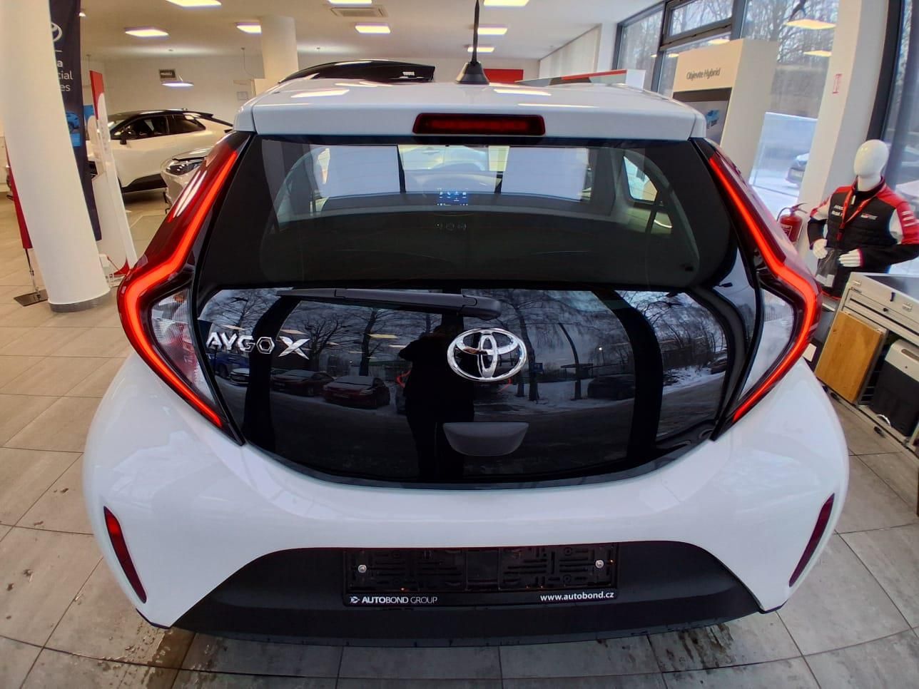Toyota Aygo, Comfort 1.0l, 72k automat - fotka 6
