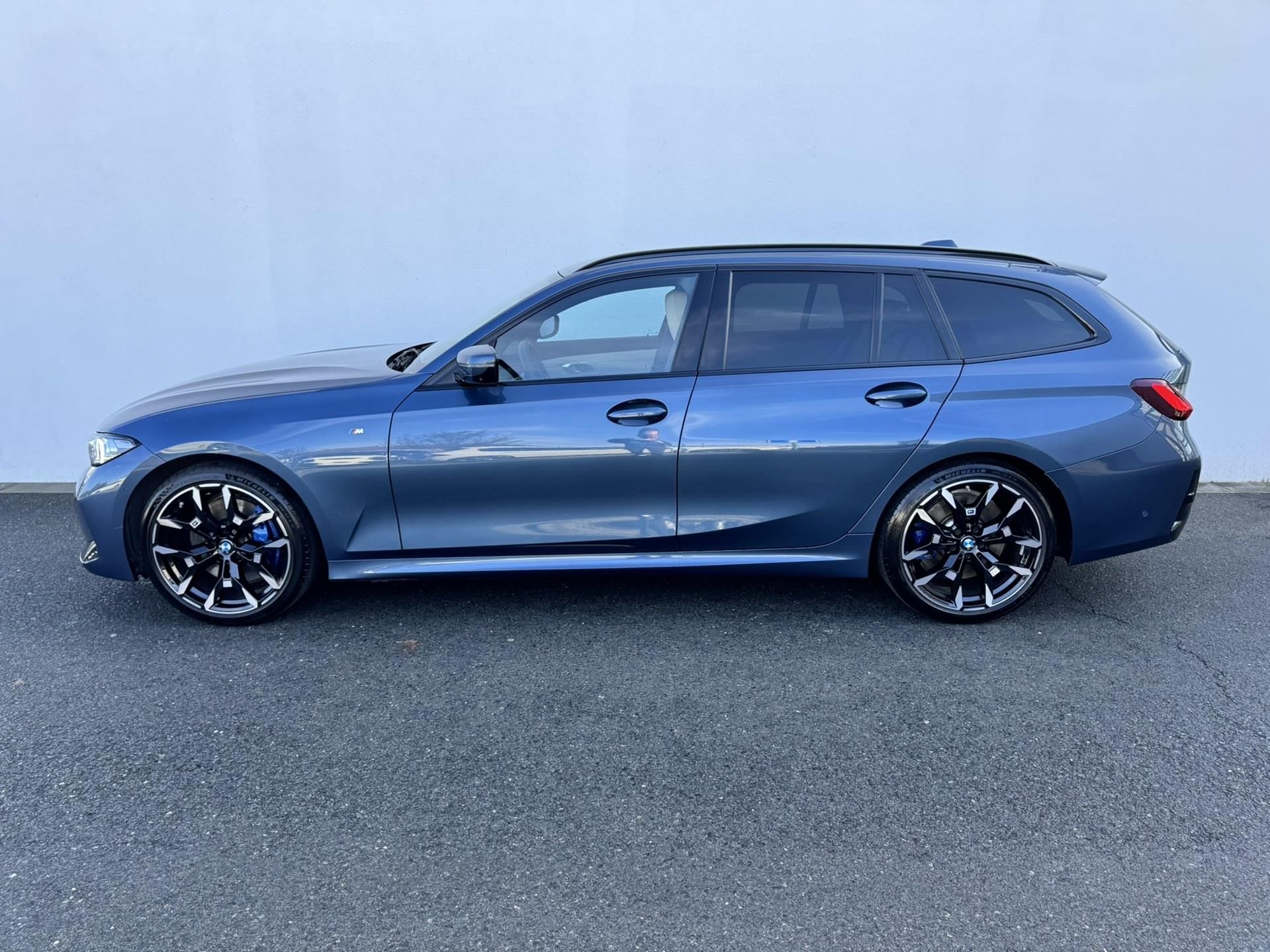 BMW Řada 3, 320d xDrive Touring Tažné 360 - fotka 3
