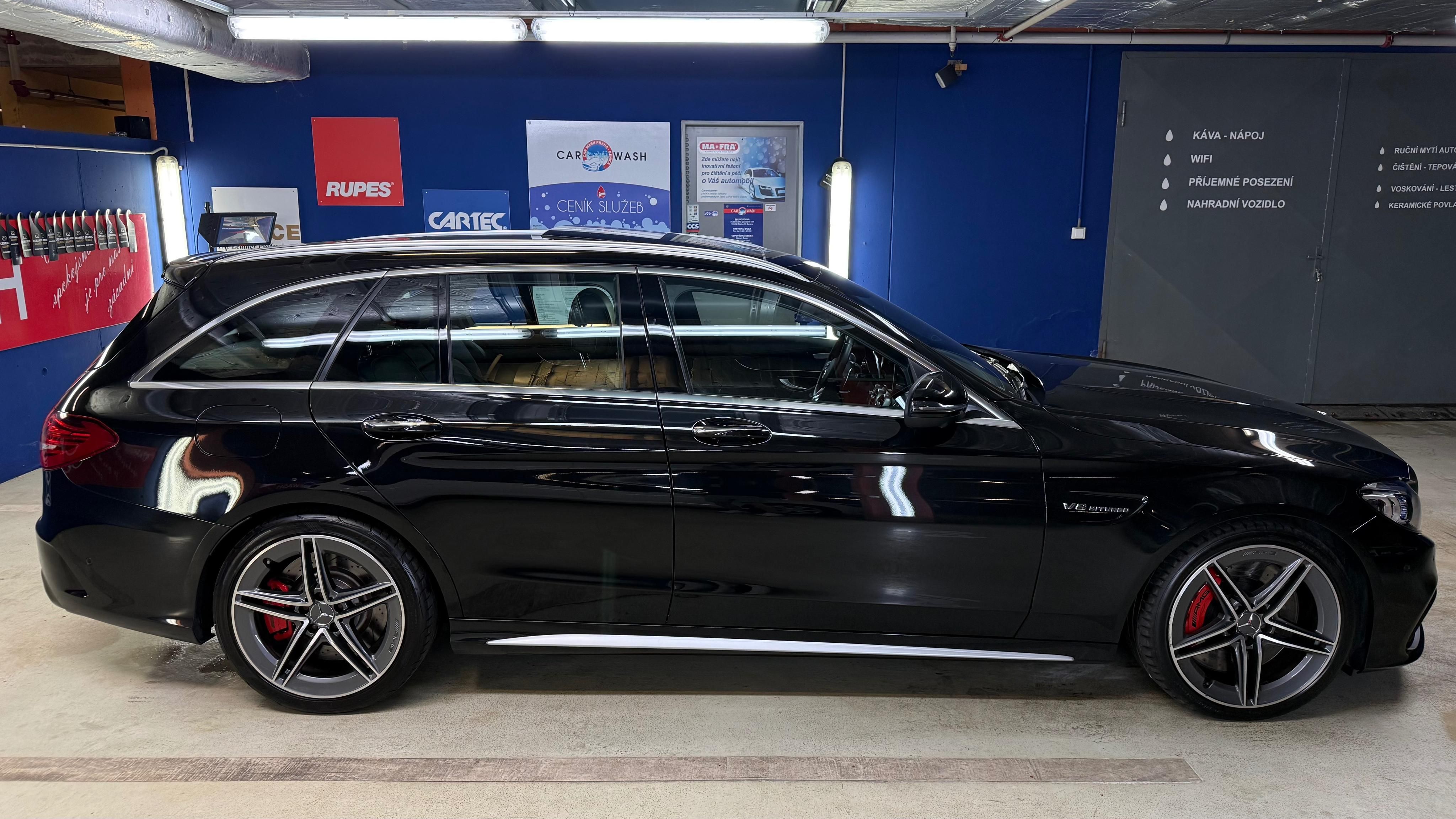 Mercedes-Benz Třídy C, Mercedes-AMG C 63 S 4.0 V8 - fotka 4