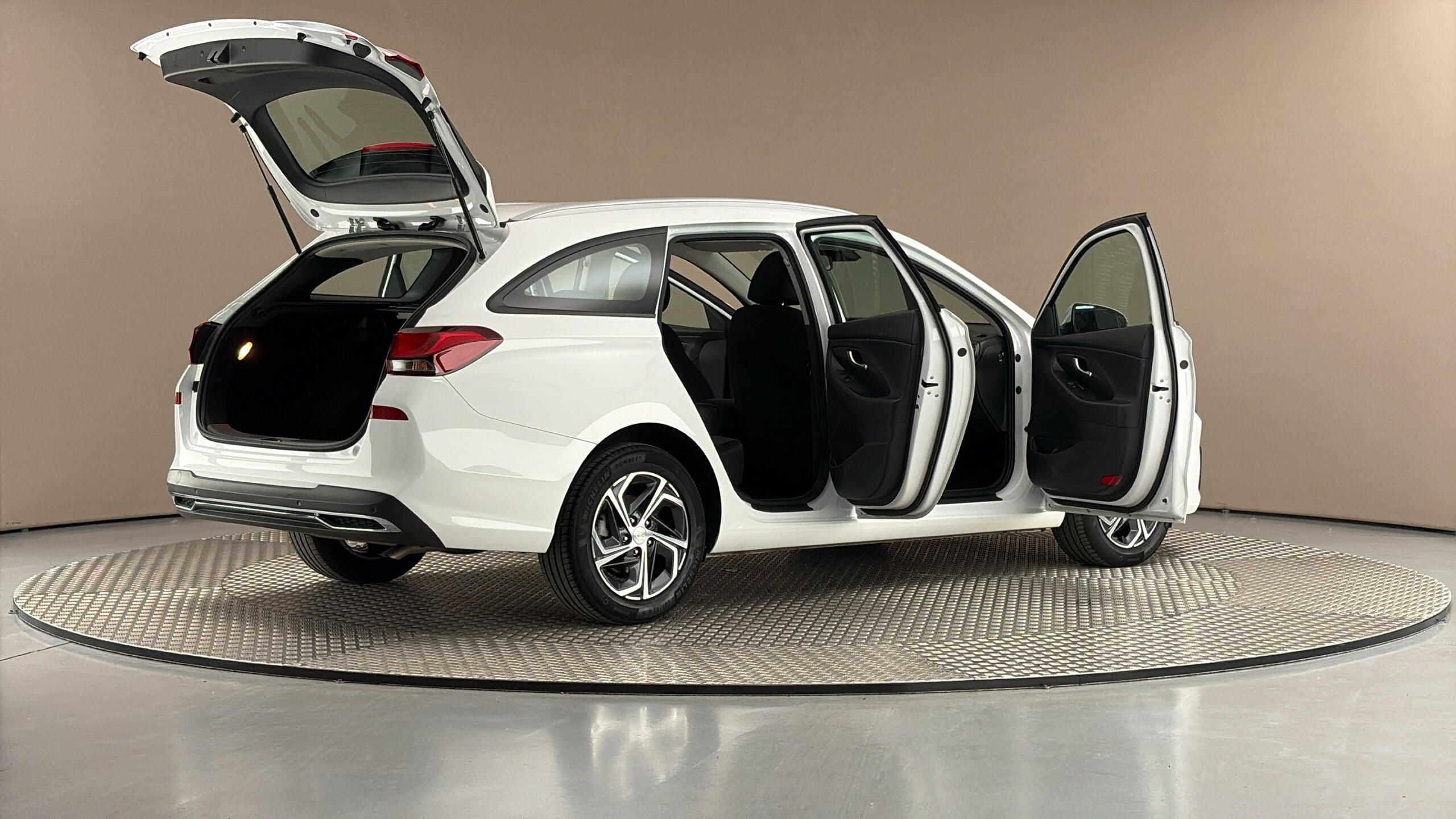 Hyundai i30, 1.0 T-GDI Comfort Kombi - fotka 6