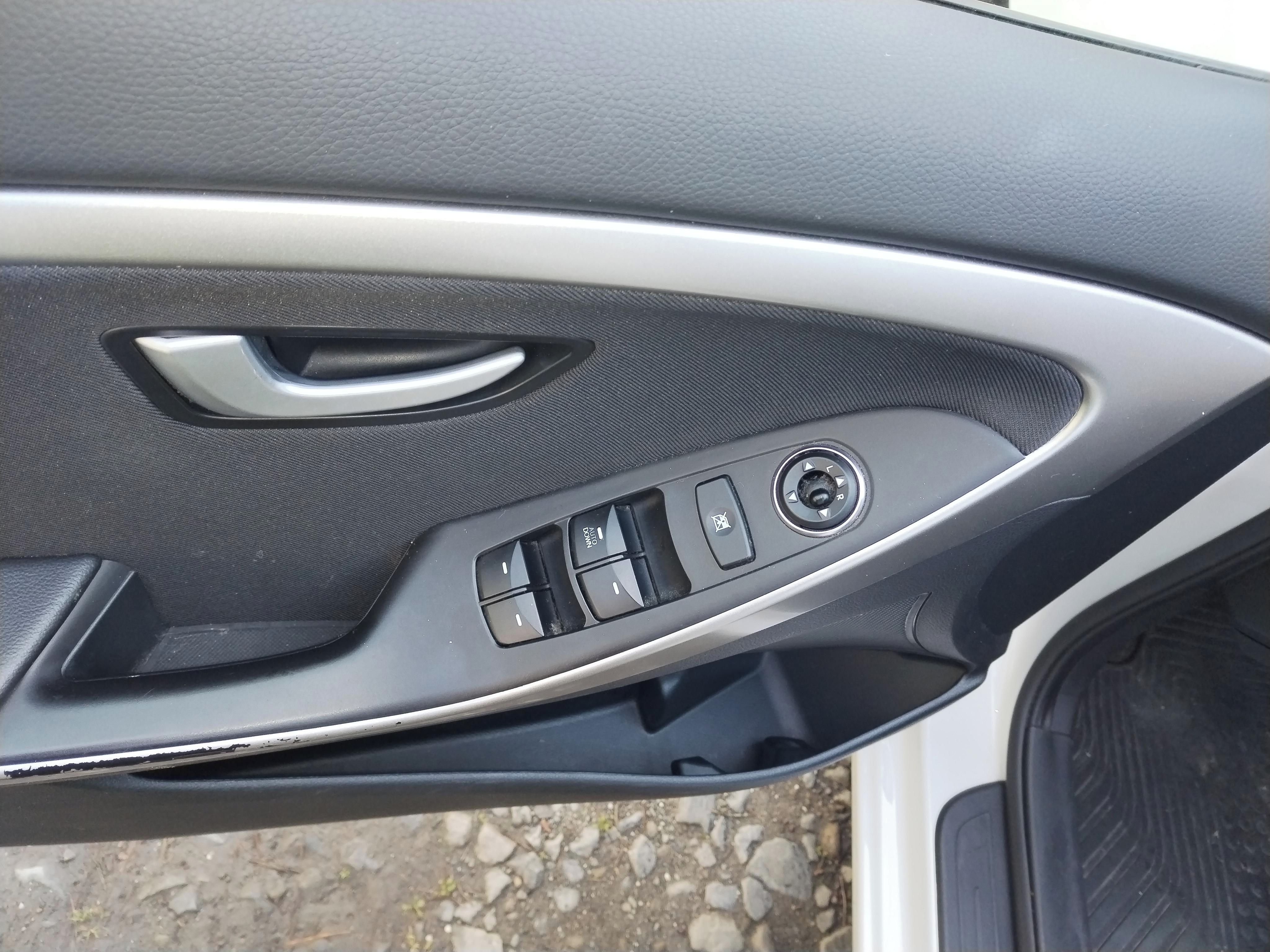 Hyundai i30, 1.6i MPI 88kw,Koup.ČR,1MAJITEL - fotka 6