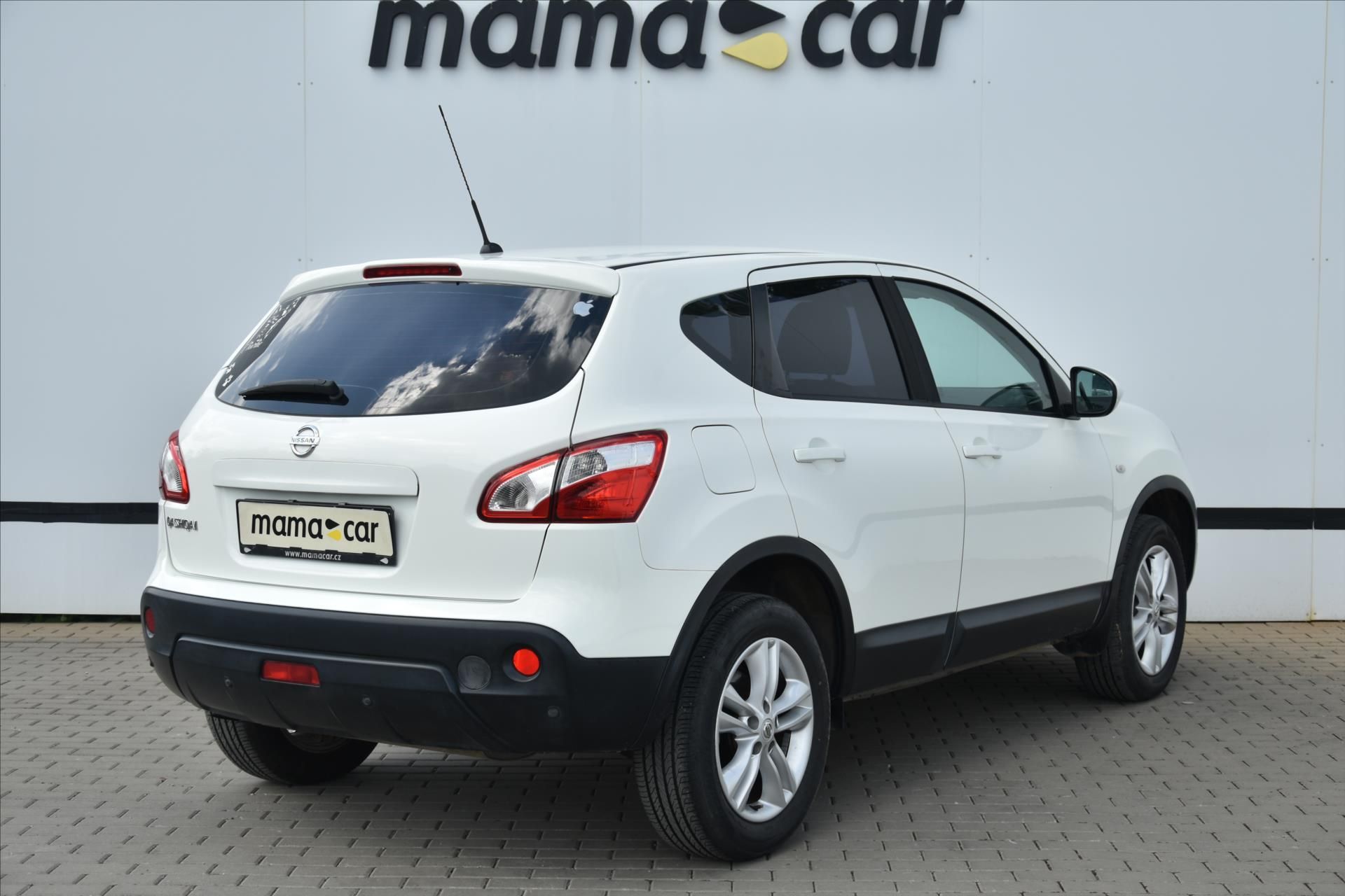 Nissan Qashqai, 1.6i 84kW 1.MAJ. SERVIS.KN. ČR - fotka 2