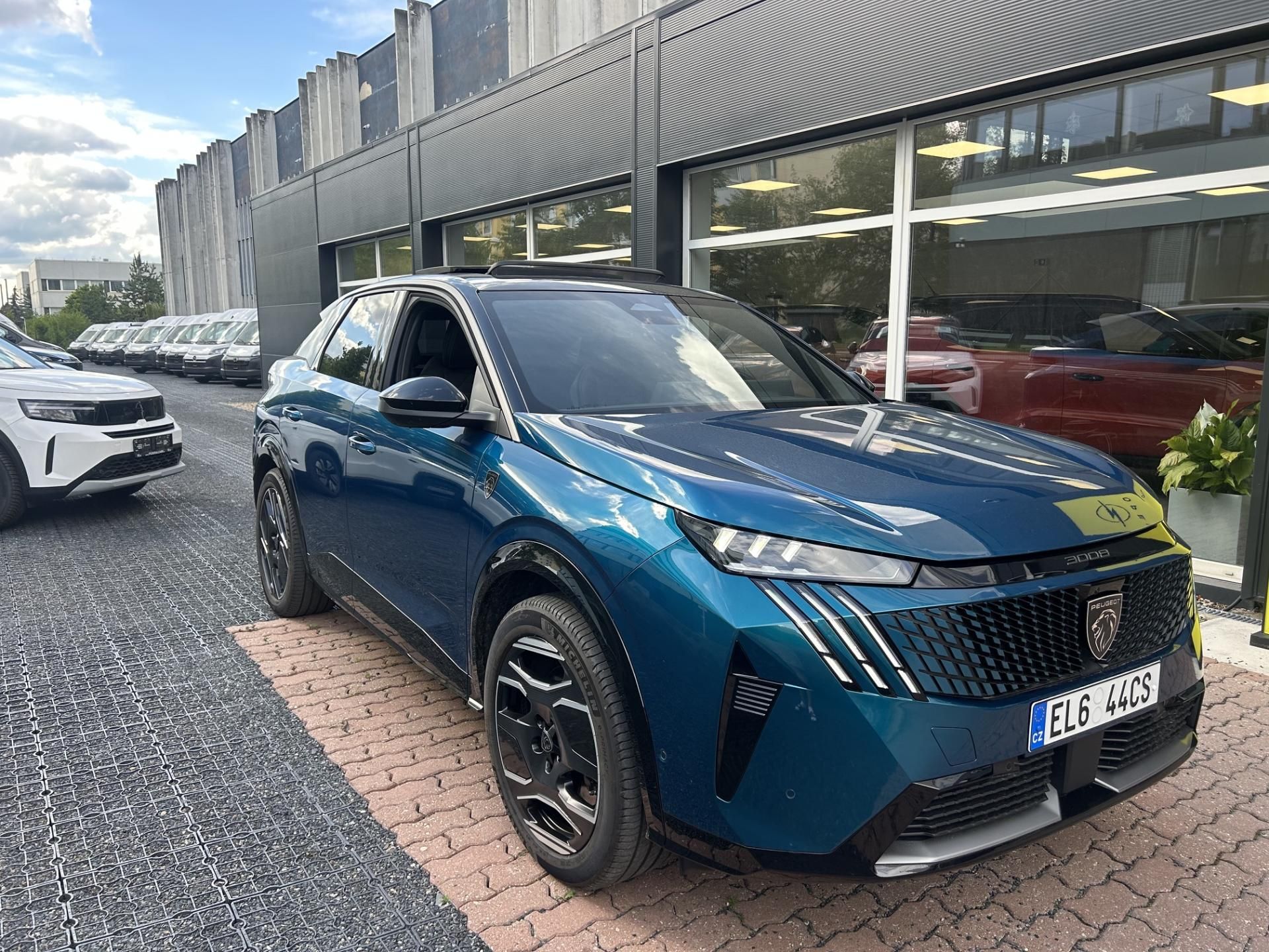 Peugeot 3008, GT Elektromotor 157 kW (73 kWh - fotka 3