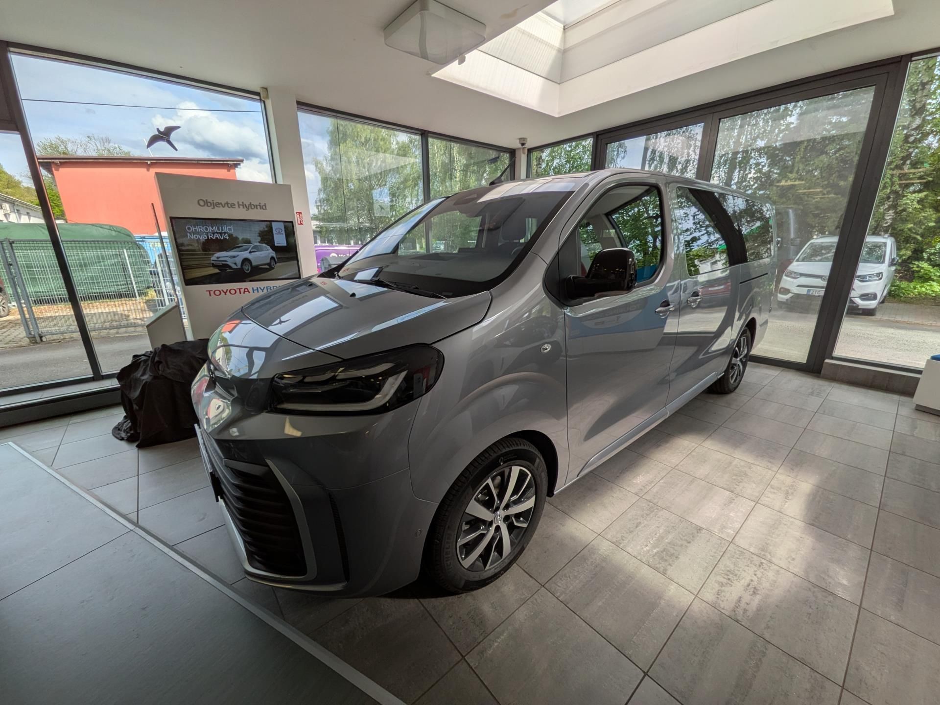 Toyota Proace Verso, 2.2L Business Comfort, 180K - fotka 2