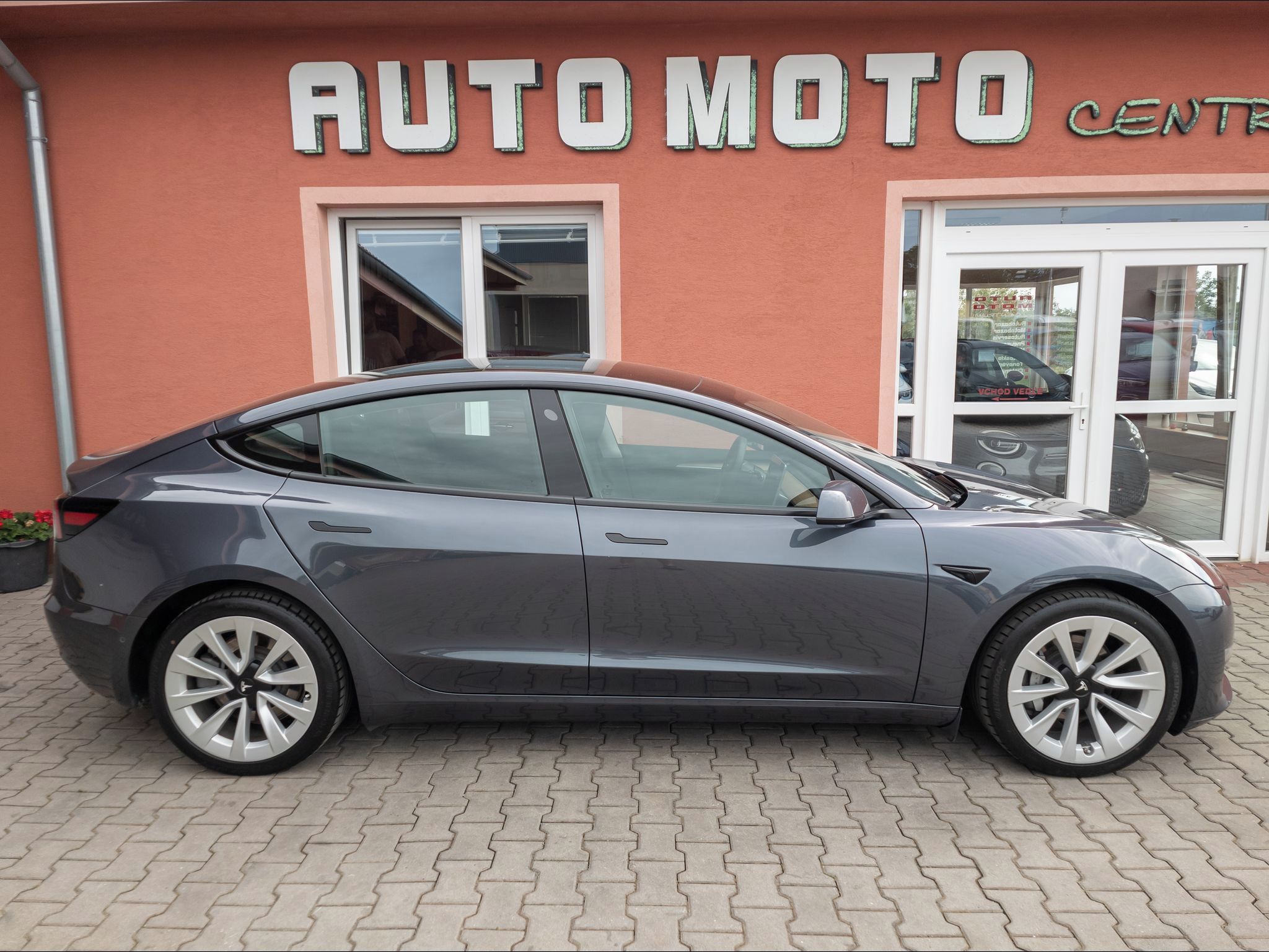 Tesla Model 3, Long Range Dual Motor 366kW SO - fotka 5