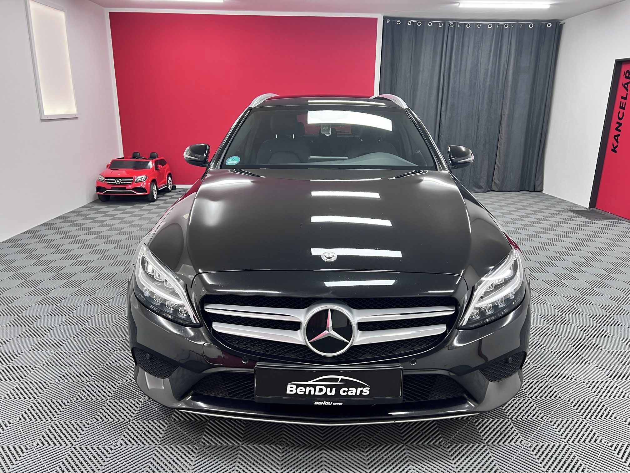 Mercedes-Benz Třídy C, 220d 143 kW 4-Matic Servis - fotka 2