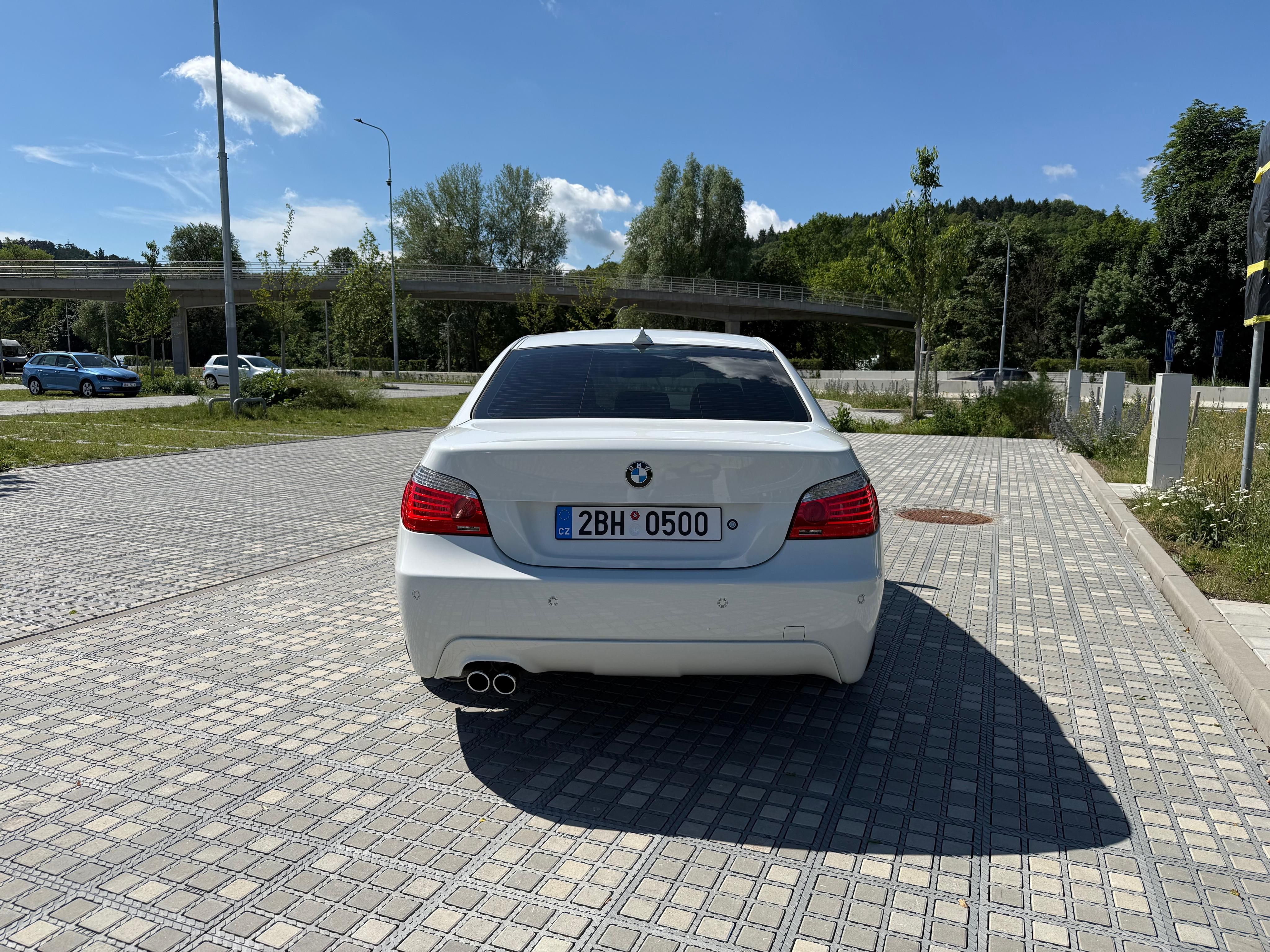 BMW Řada 5, 540i V8 Sběratelský kus - fotka 4