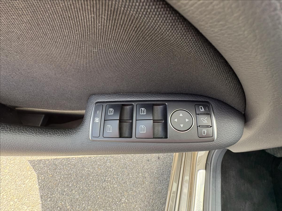 Mercedes-Benz Třídy B, 1,6 200i 115kW AT,Výhřev,Kamer - fotka 4