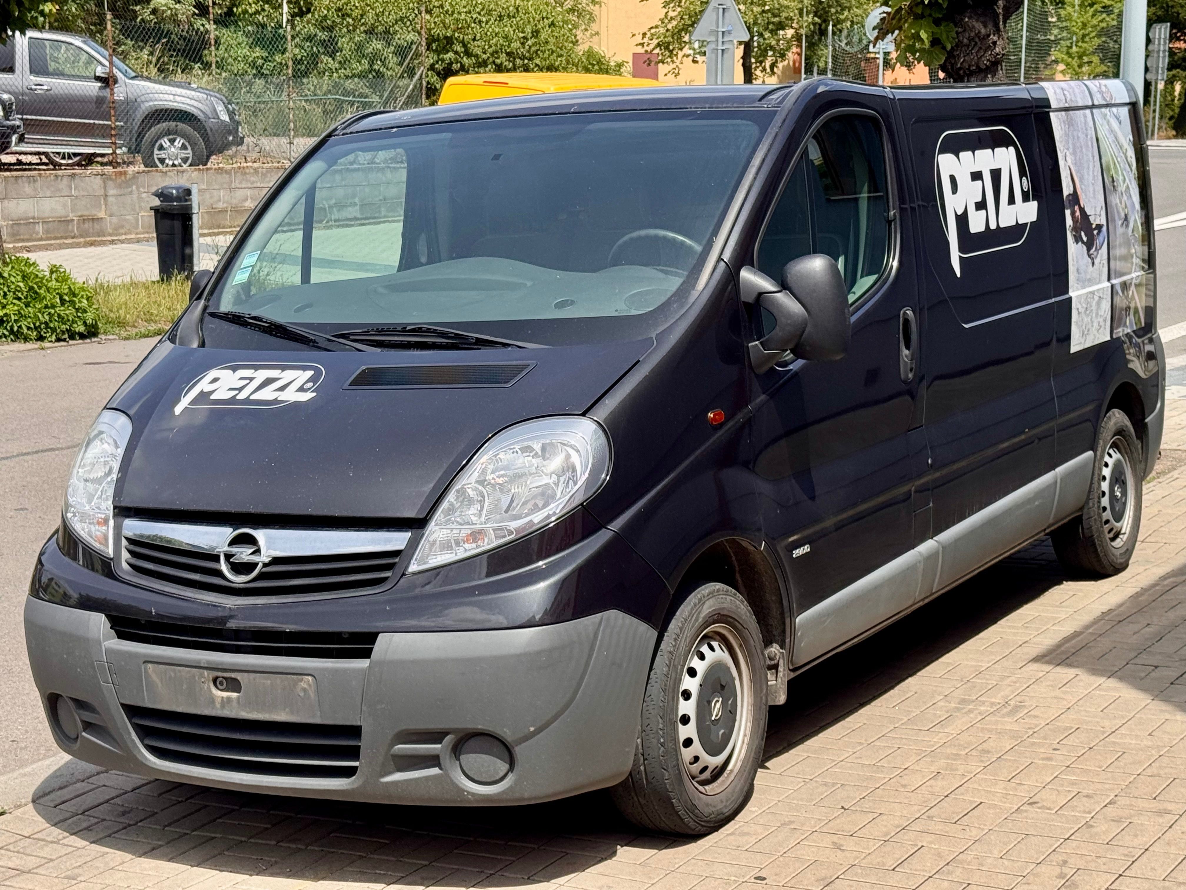 Opel Vivaro, 2.0,84KW,L2H1,1.MAJITEL,3MÍSTA - fotka 2
