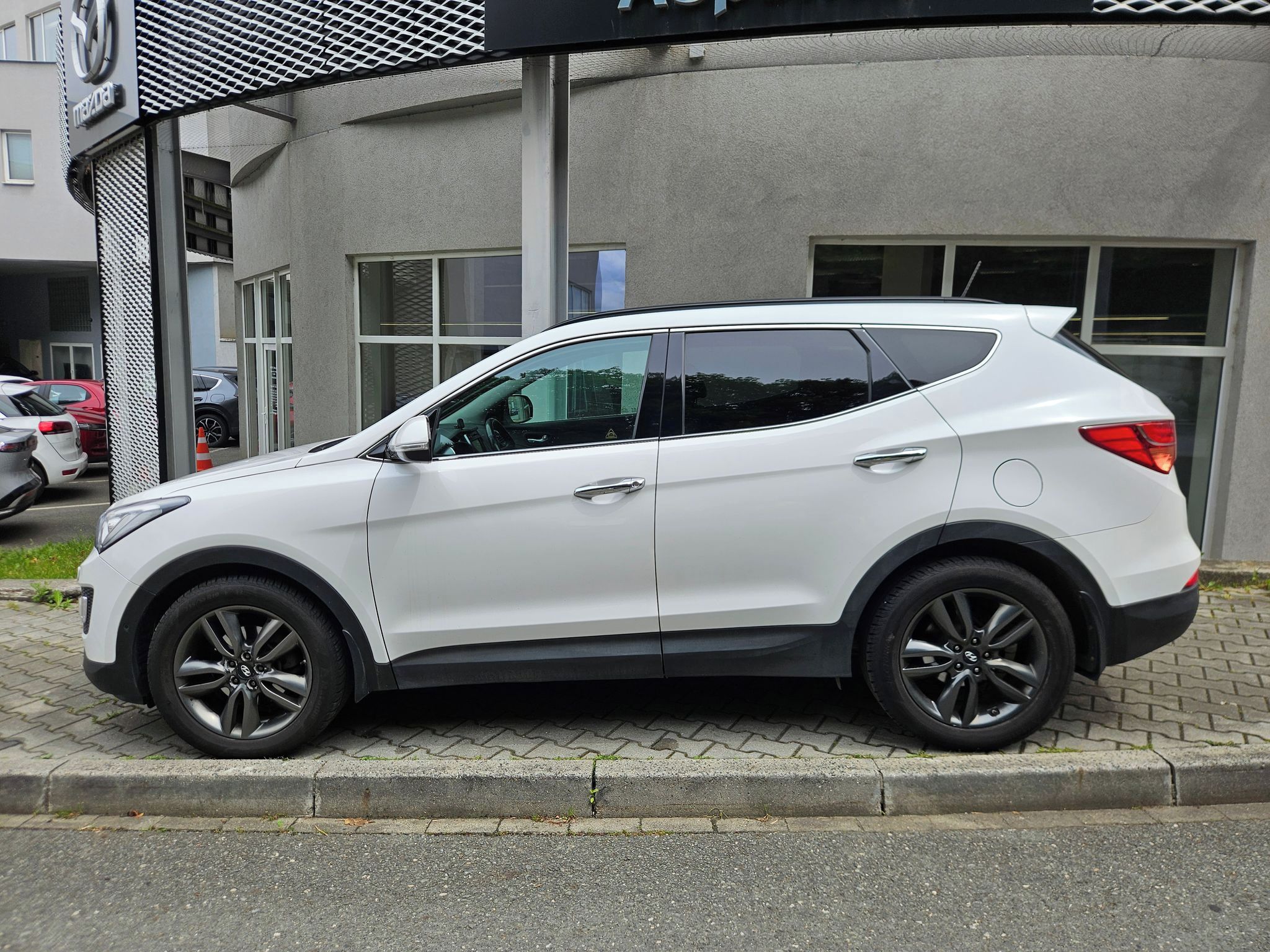 Hyundai Santa Fe, 2.2CRDi Premium,serv.kn.,1.maj - fotka 2