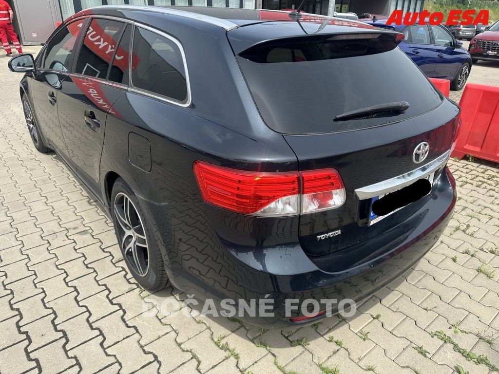 Toyota Avensis, 2.2 D - fotka 2