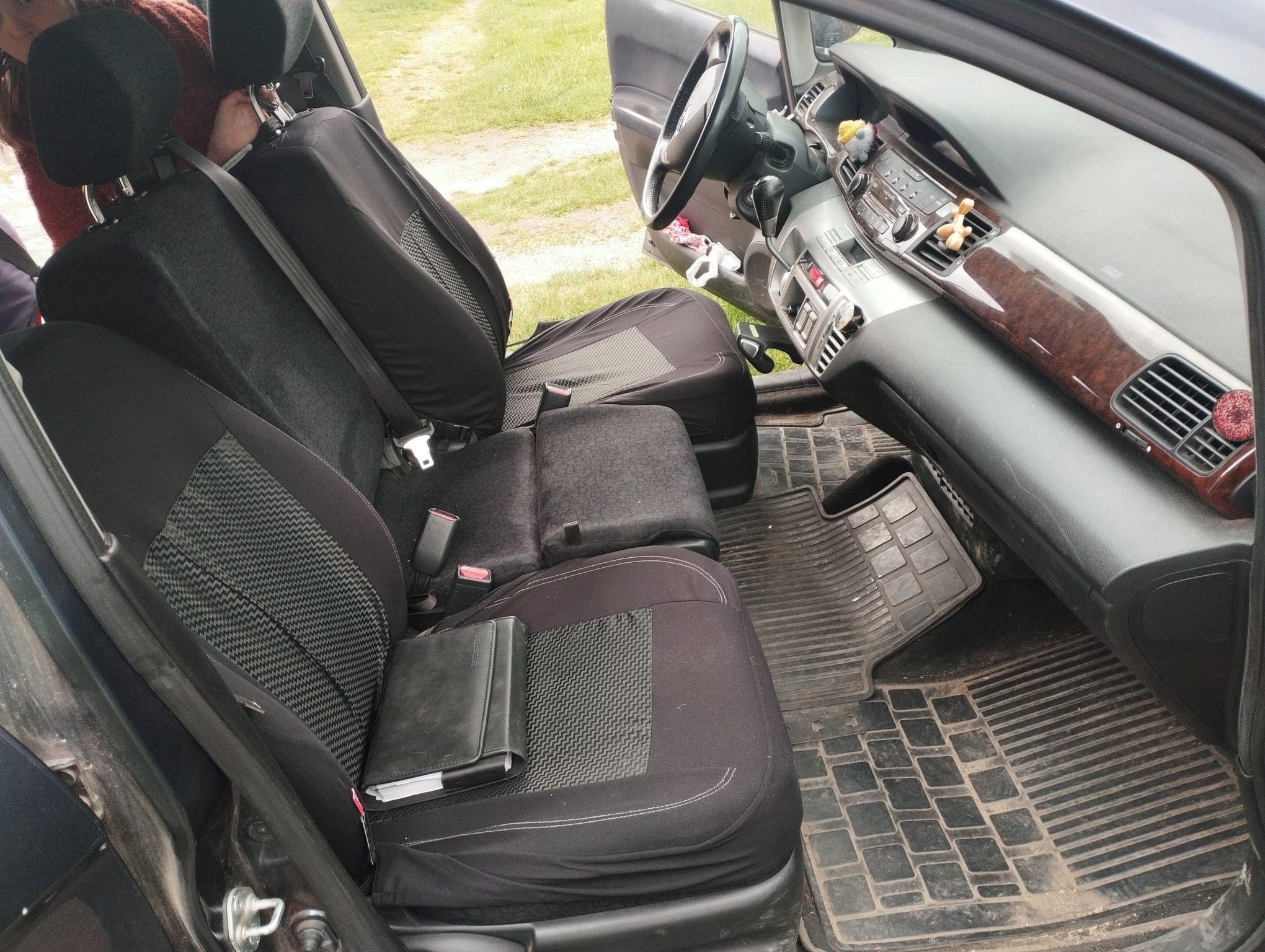 Honda FR-V, 2.0 benzín + LPG - fotka 2