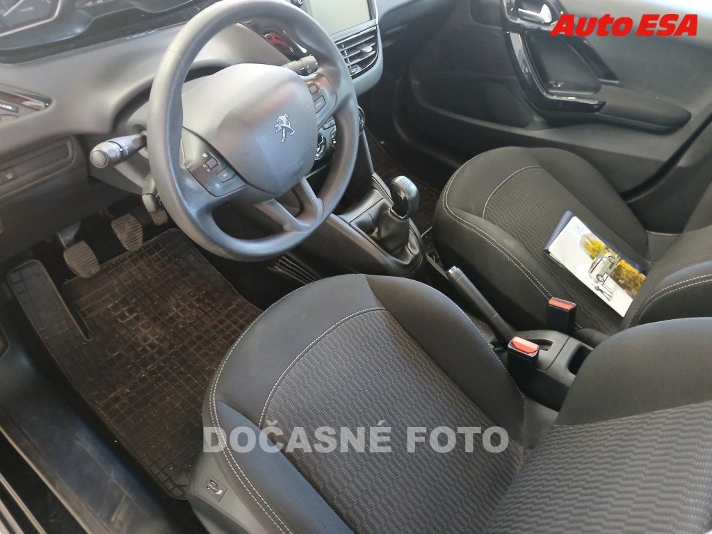 Peugeot 208, 1.2i,ČR,AC - fotka 3