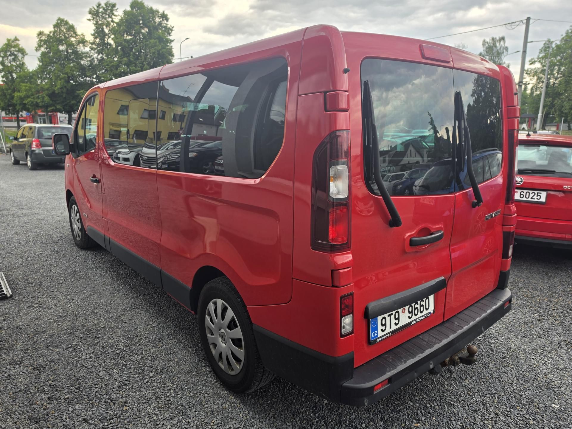 Renault Trafic, 1.6 dci 125 Long 9.mist tz - fotka 3
