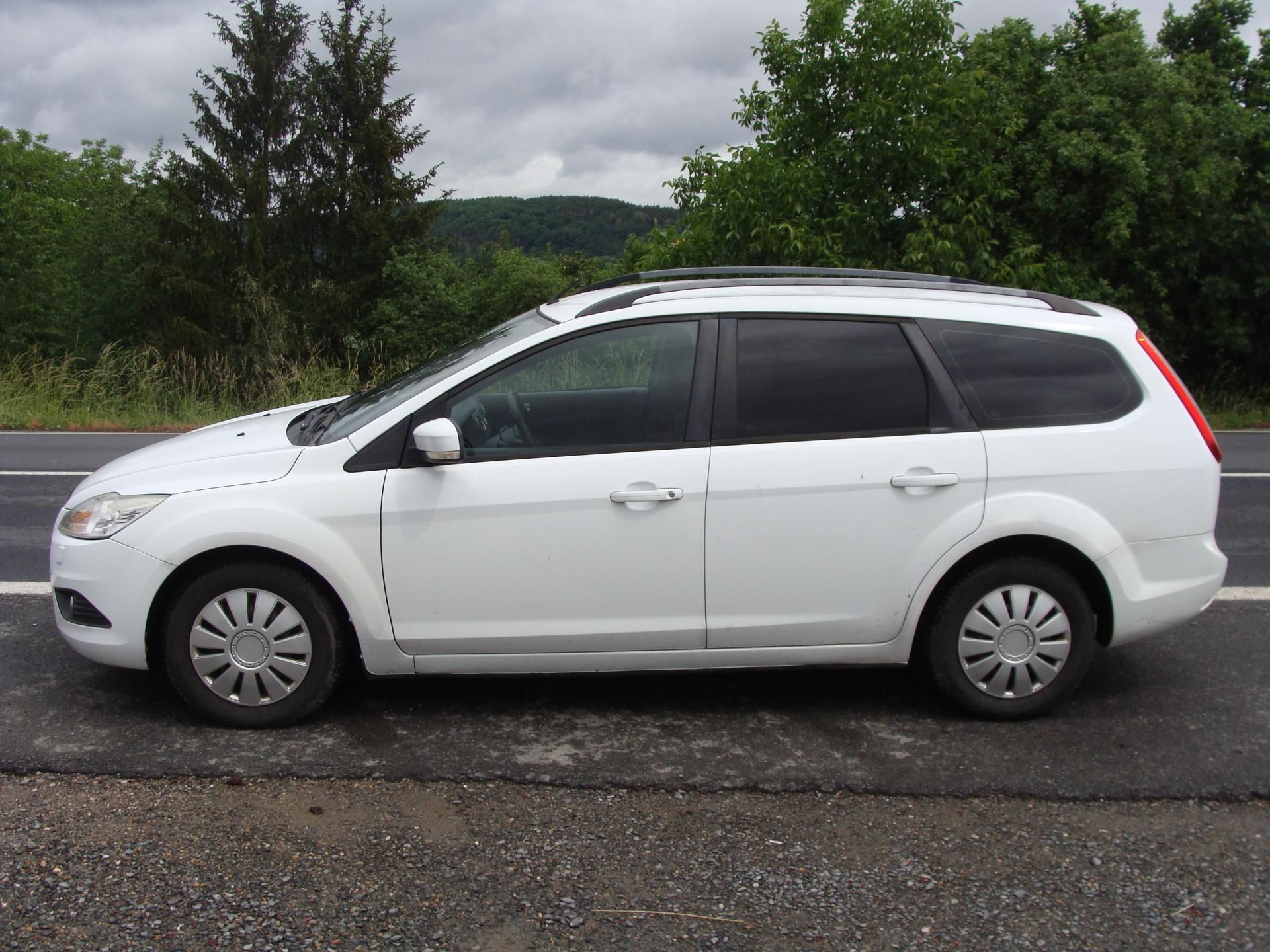 Ford Focus, 1.6i, 74 kW, klimatizace - fotka 2