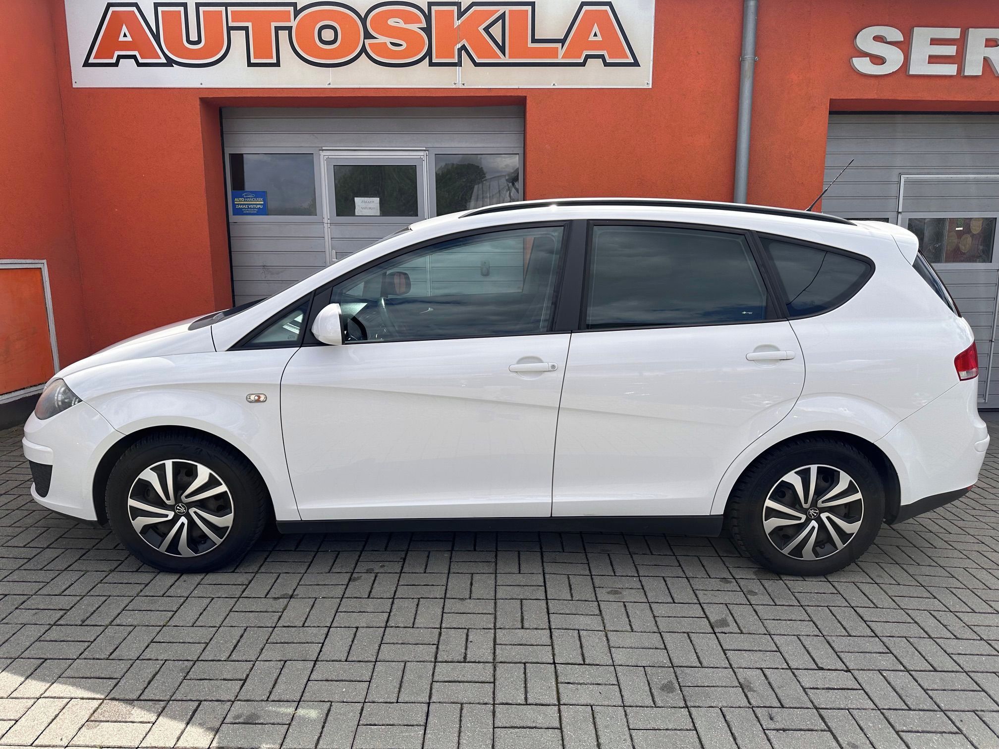 Seat, 1.6 TDI 66KW nová TK, 2x kola - fotka 3