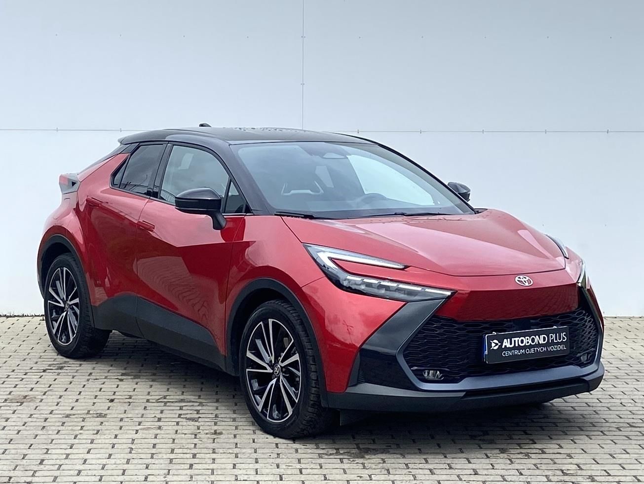 Toyota C-HR, 2.0 PHEV 220k c-CVT Executive - fotka 6