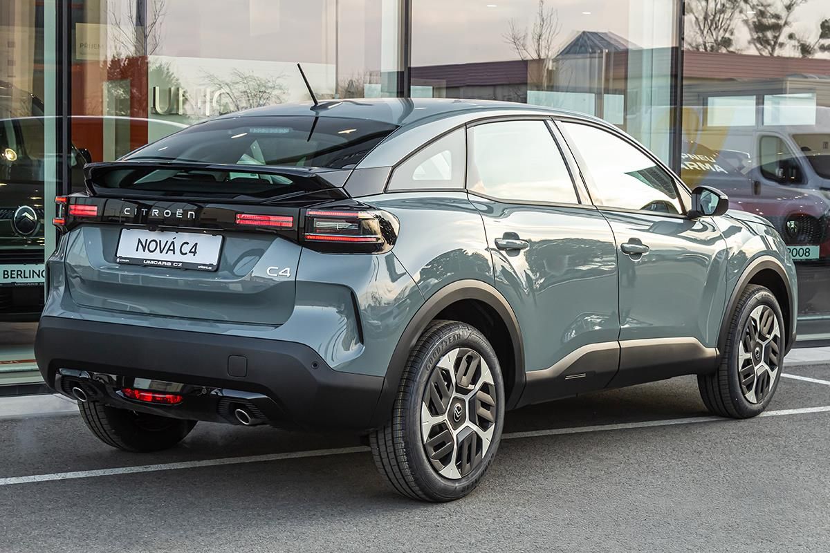 Citroën C4, 1,2 PLUS Hybrid 145k Automatic - fotka 5