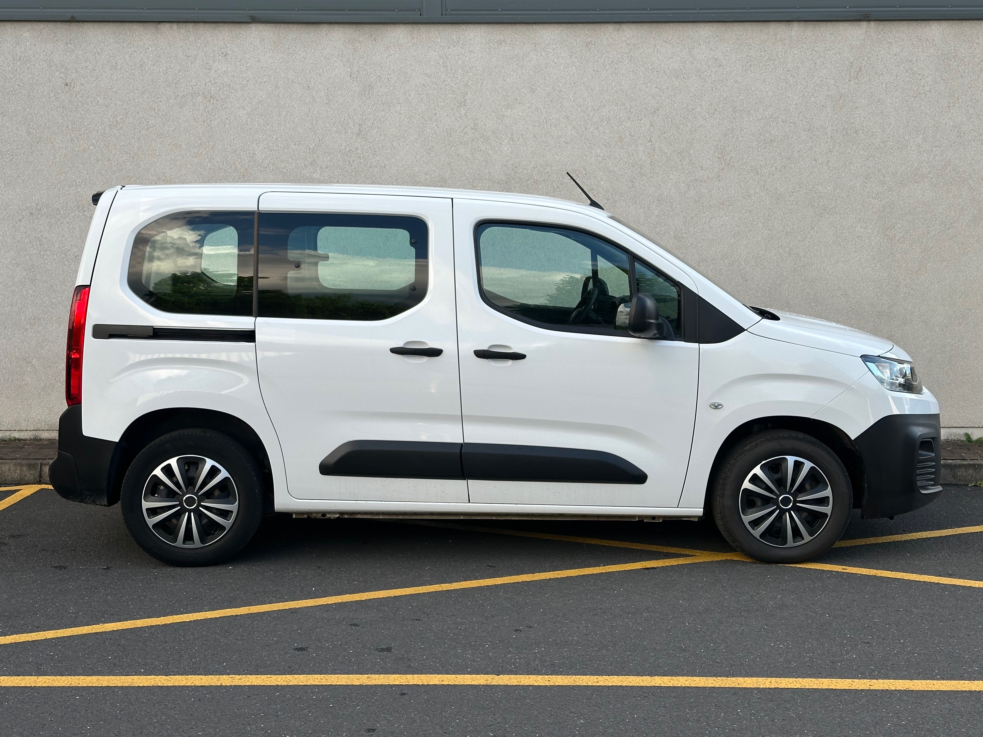 Citroën Berlingo, 1,5hdi,lineasist,1.maj.Čr,DPH - fotka 5