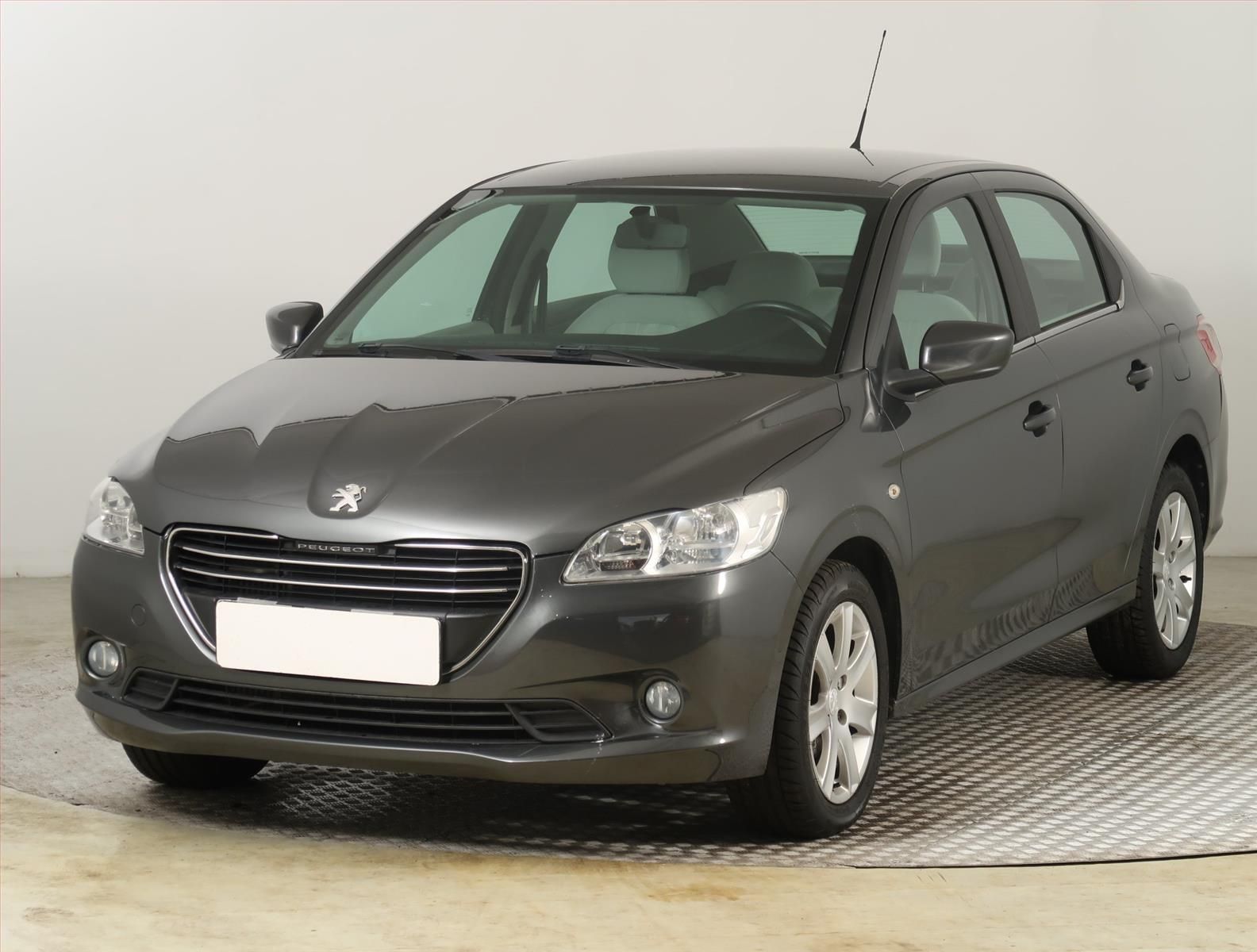 Peugeot 301, 1.6 HDi, Automatická klima - fotka 2