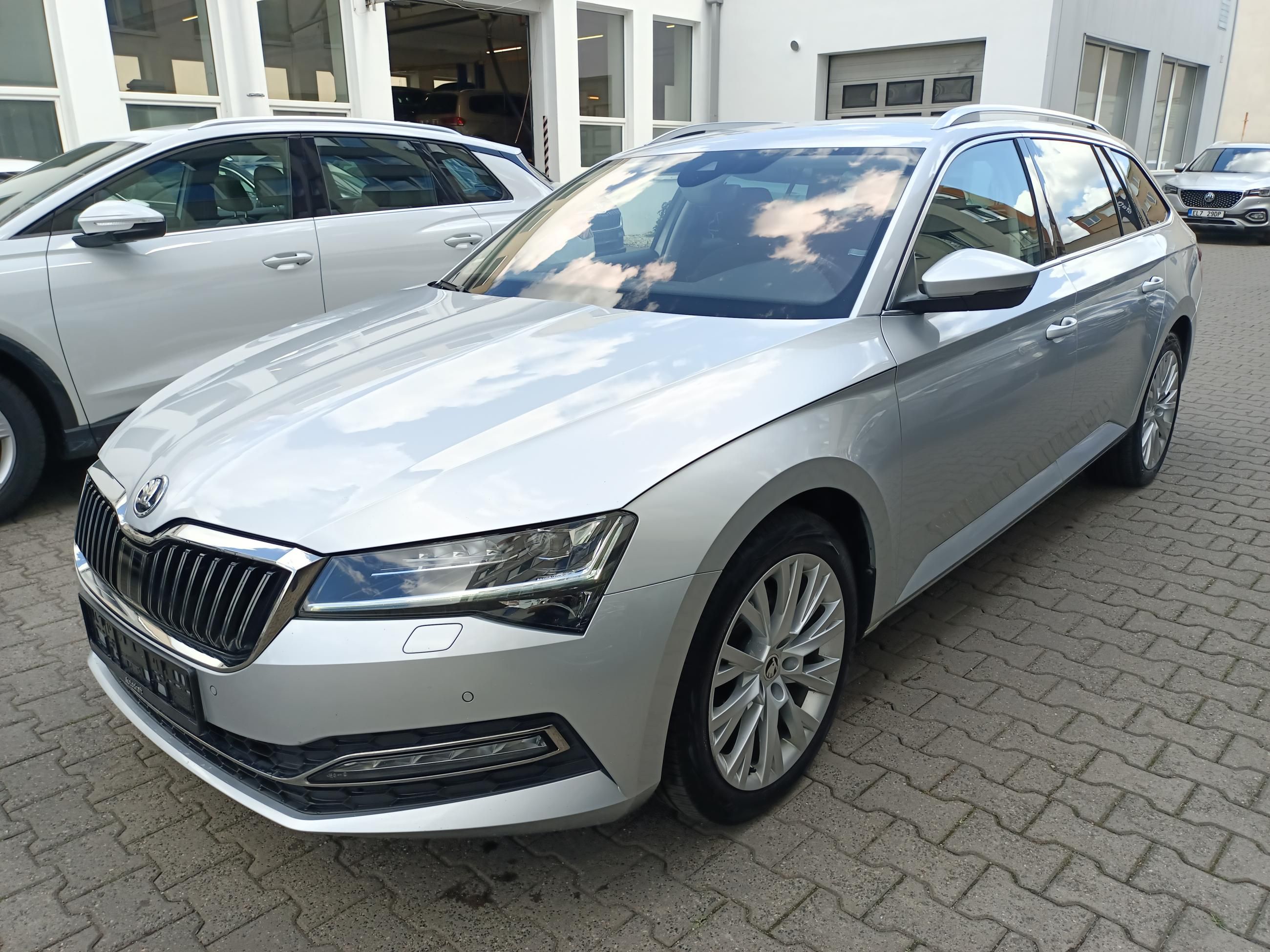 Škoda Superb, Style 2.0TDI 110kW DSG ALU 18" - fotka 3