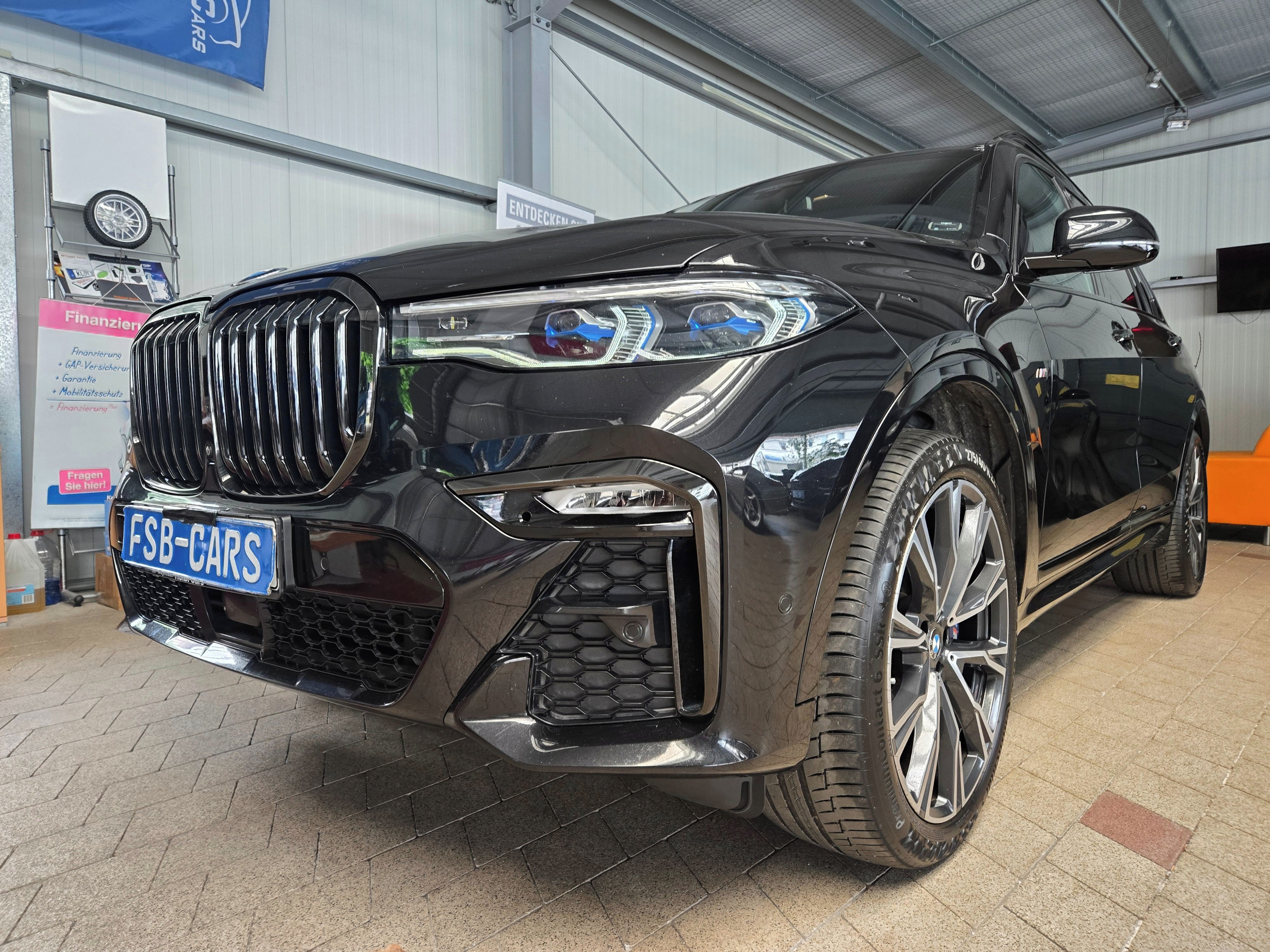 BMW X7, M50 294kW  7 mist - fotka 3