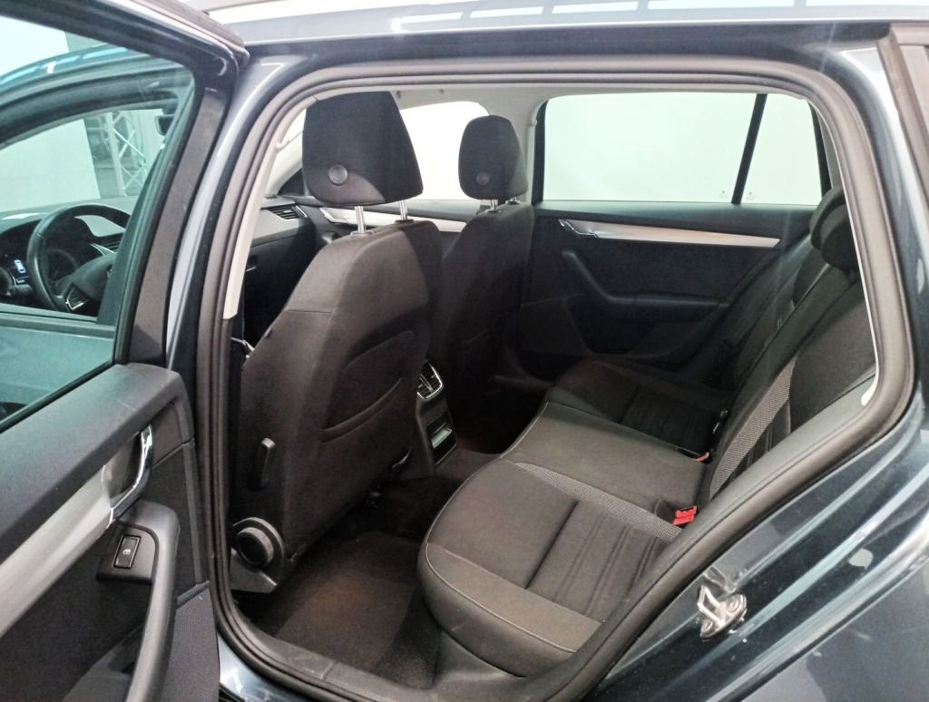 Škoda Octavia, 1.6 TDi (85 kW), 108 tis. km - fotka 6