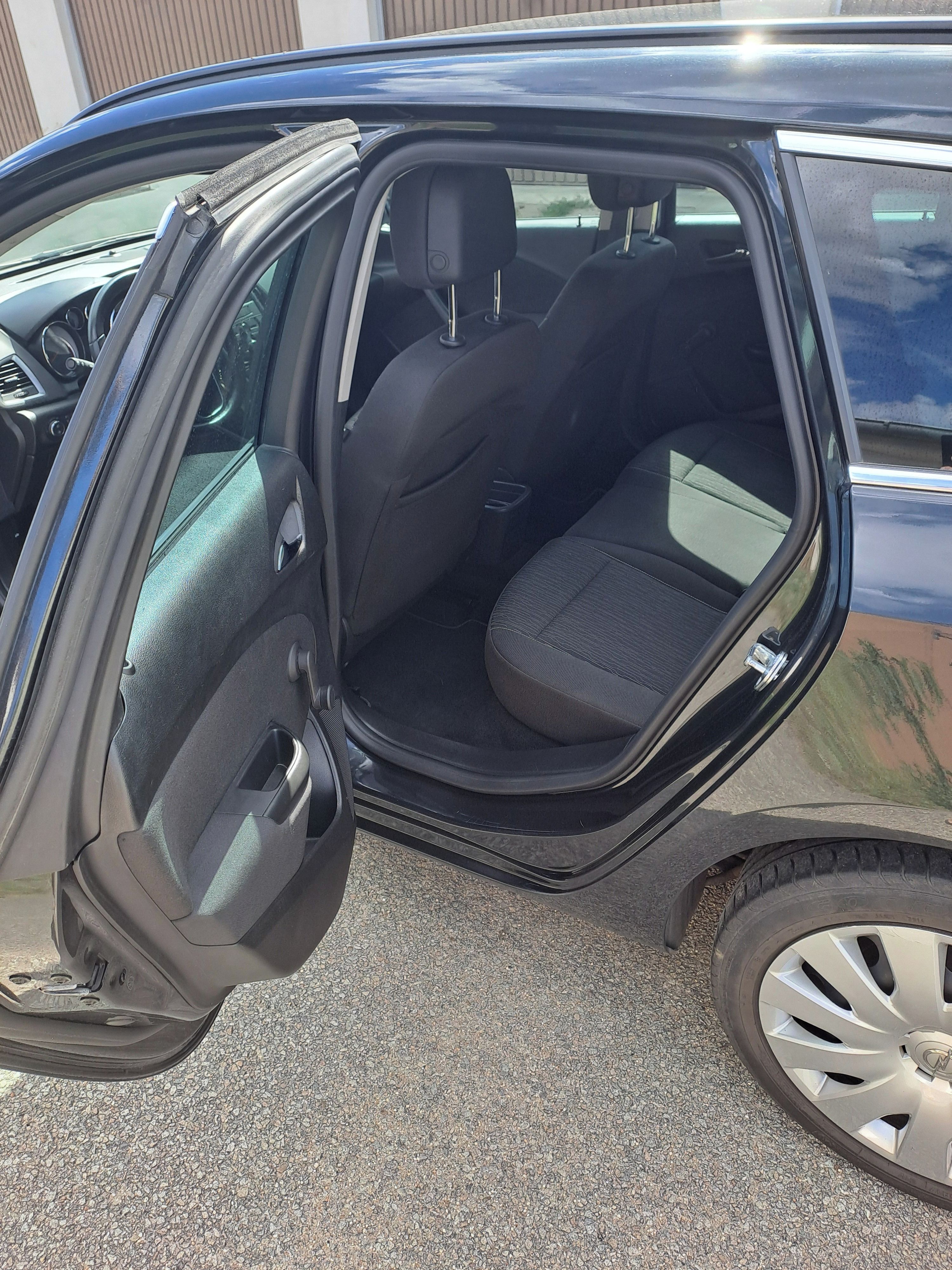 Opel Astra, OPEL ASTRA SPORTS TOURER - fotka 5