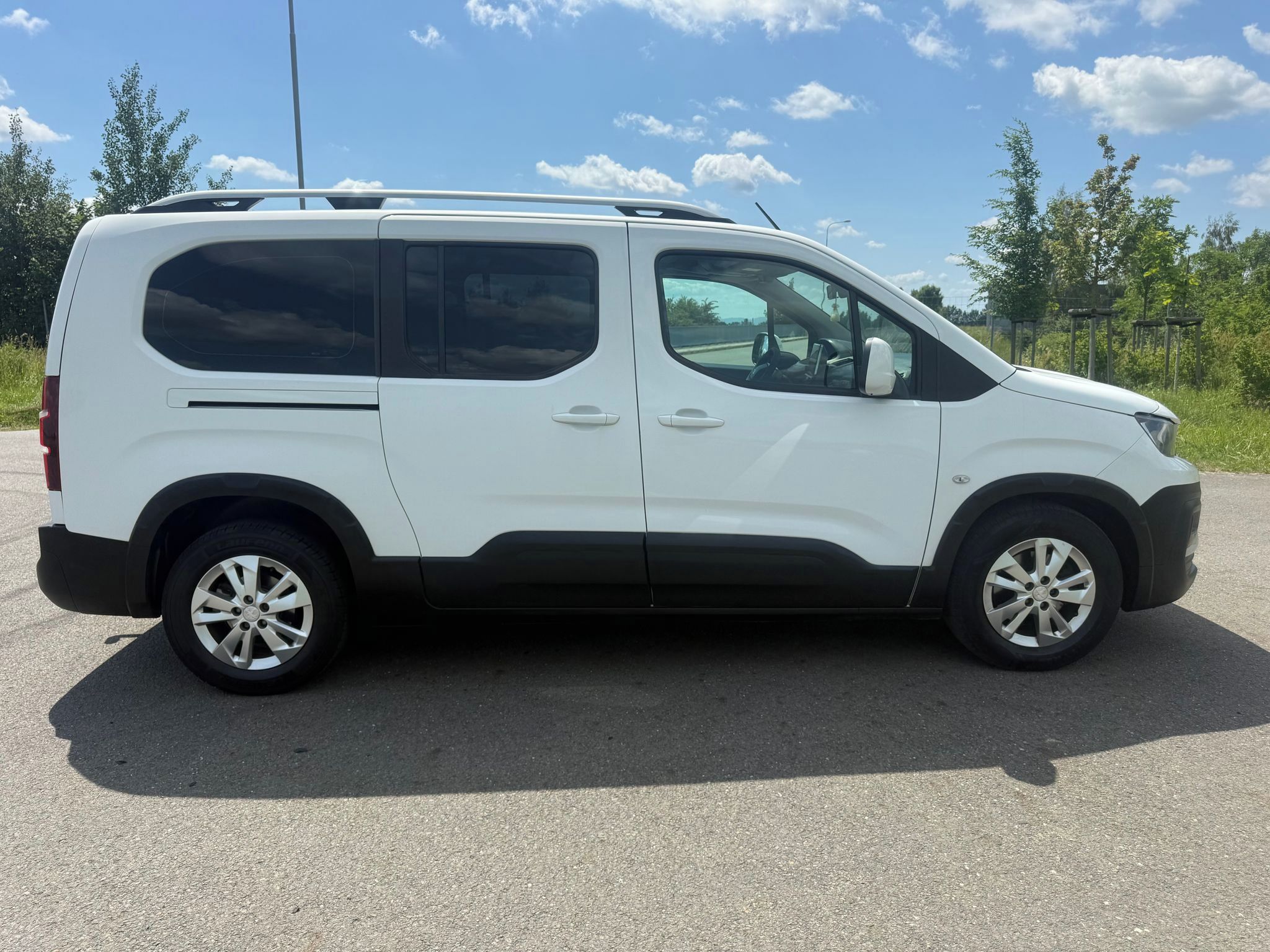 Peugeot Rifter, GT LINE  1,2 81 kW TZ - fotka 6