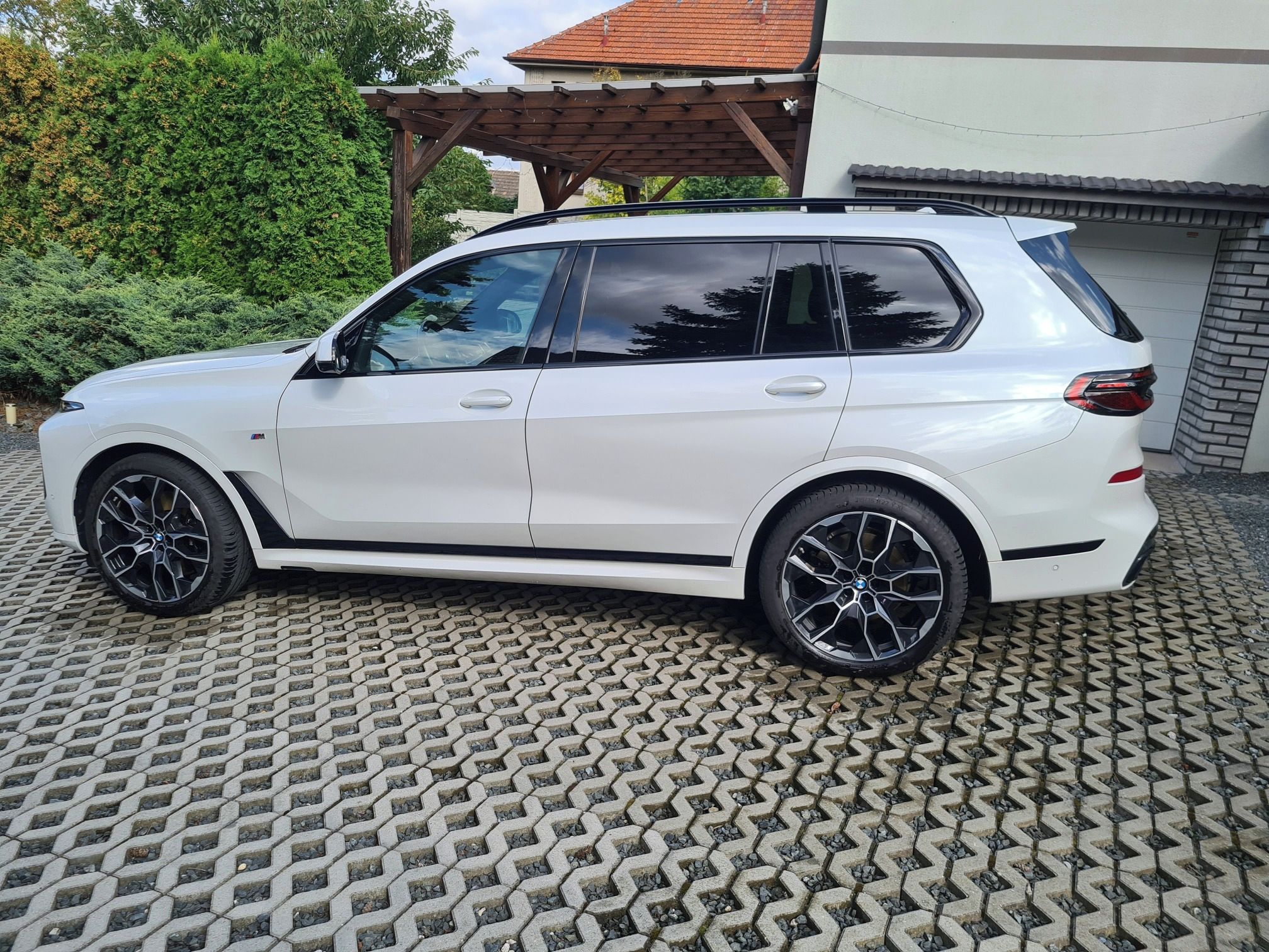 BMW X7, xDrive 40i, Masáže, HUD, R22