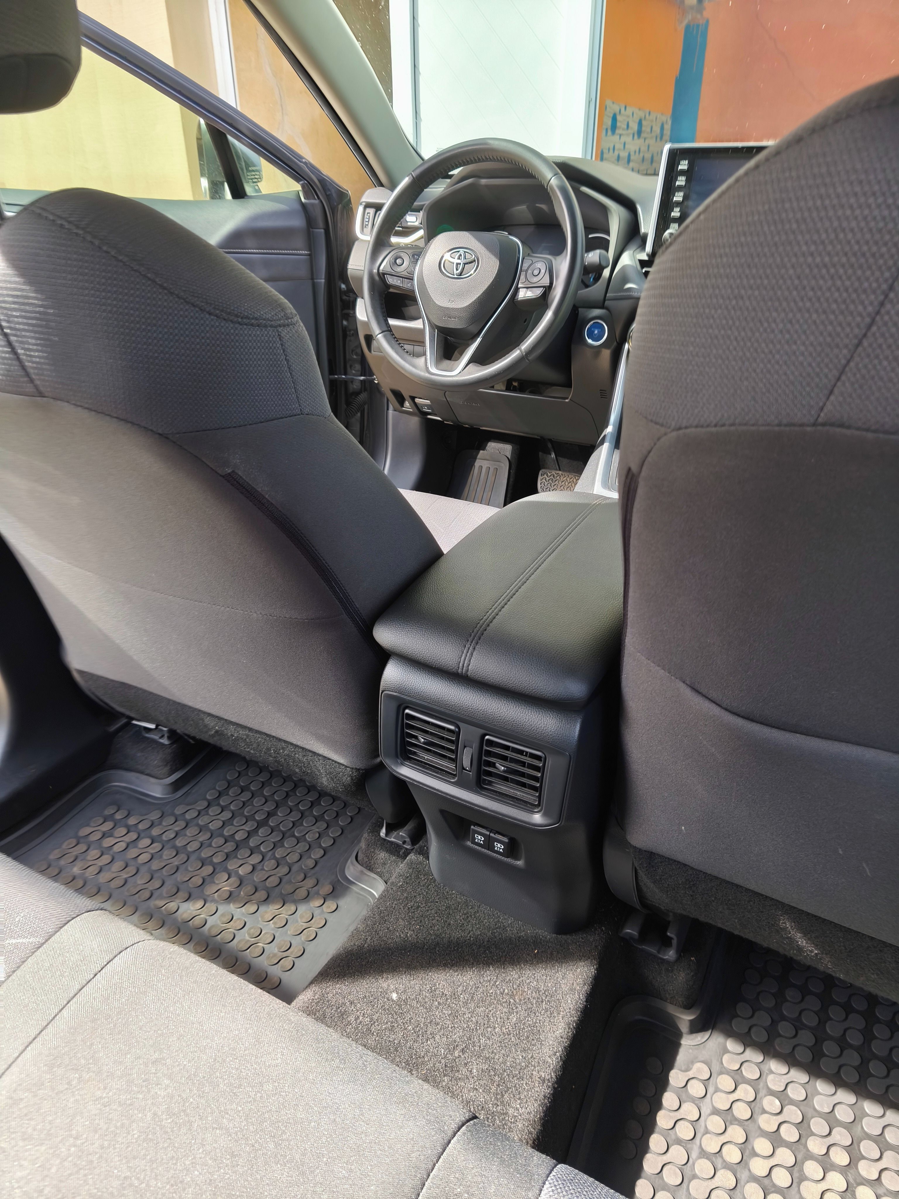 Toyota Rav4, 2.5 hybrid - fotka 6