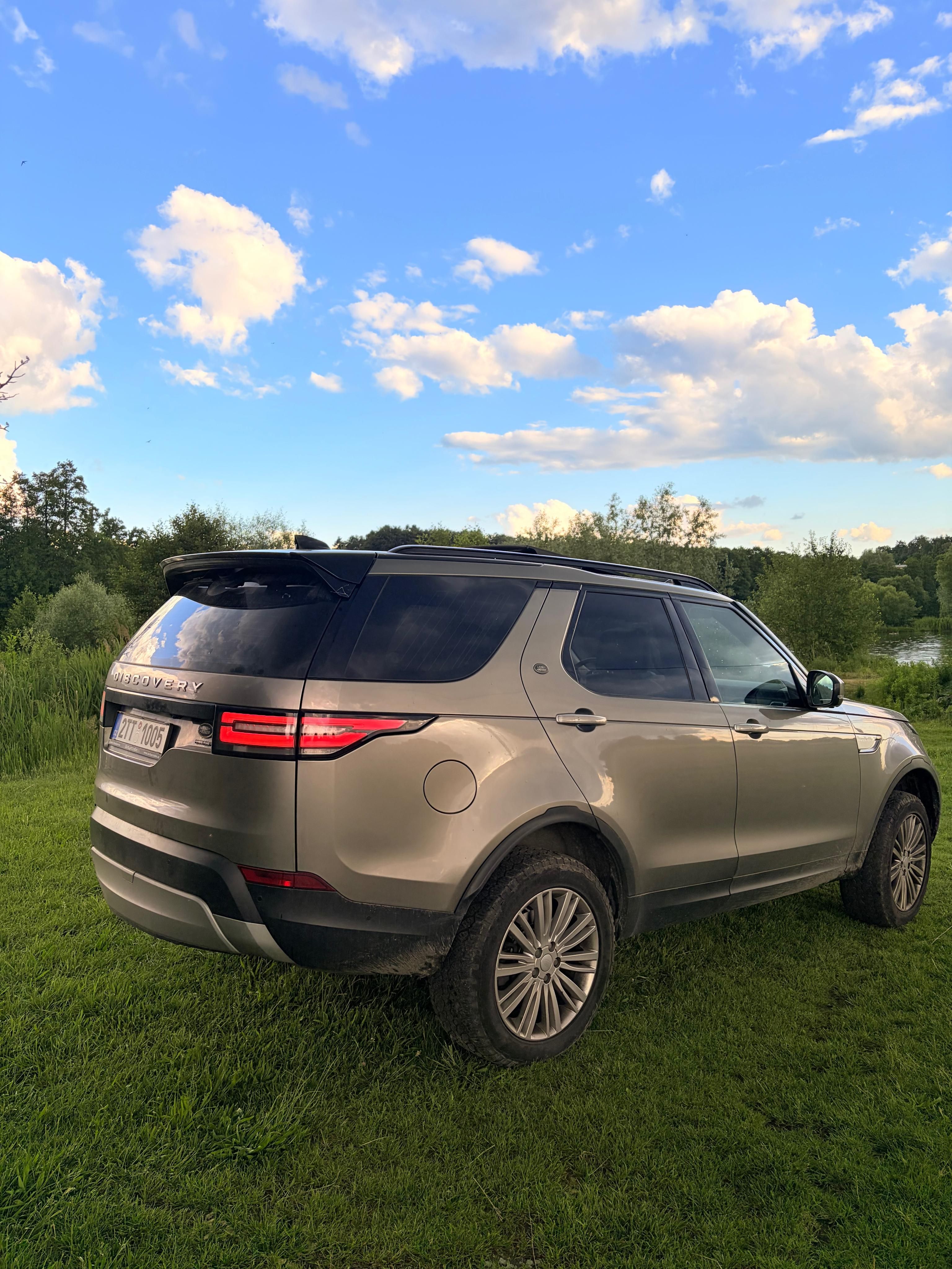 Land Rover Discovery, First Edition 7 míst tažné ACC - fotka 4