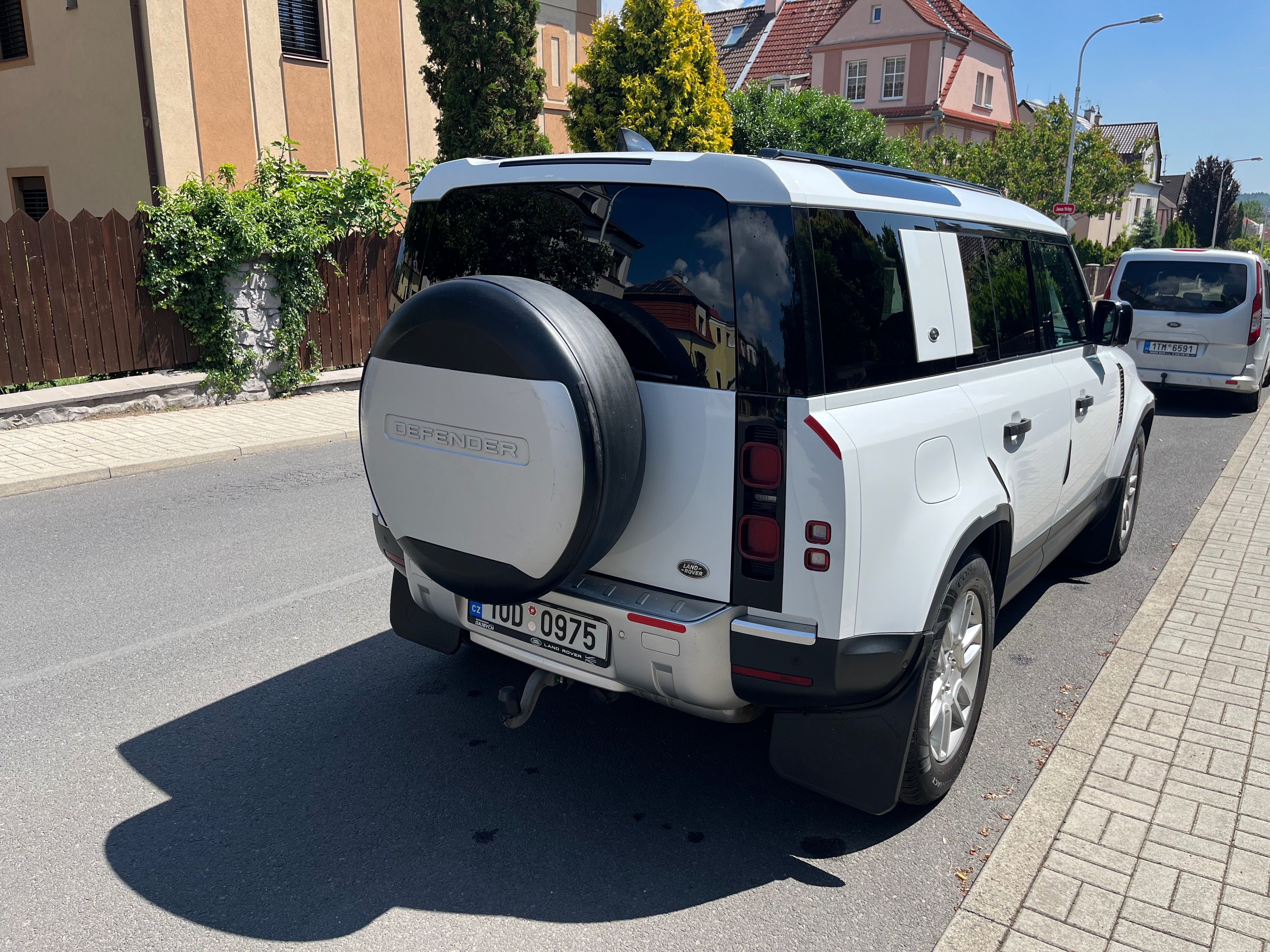 Land Rover Defender, 1.maj, 7 míst - fotka 5
