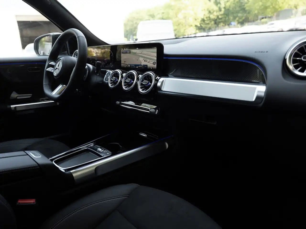 Mercedes-Benz GLB, 250 4M AMG-Sport*Pano*AHK - fotka 4