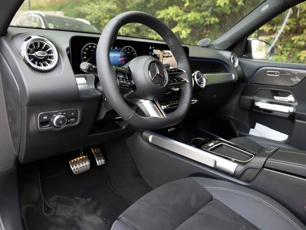 Mercedes-Benz GLB, 250 4M AMG-Sport*Pano*AHK - fotka 3