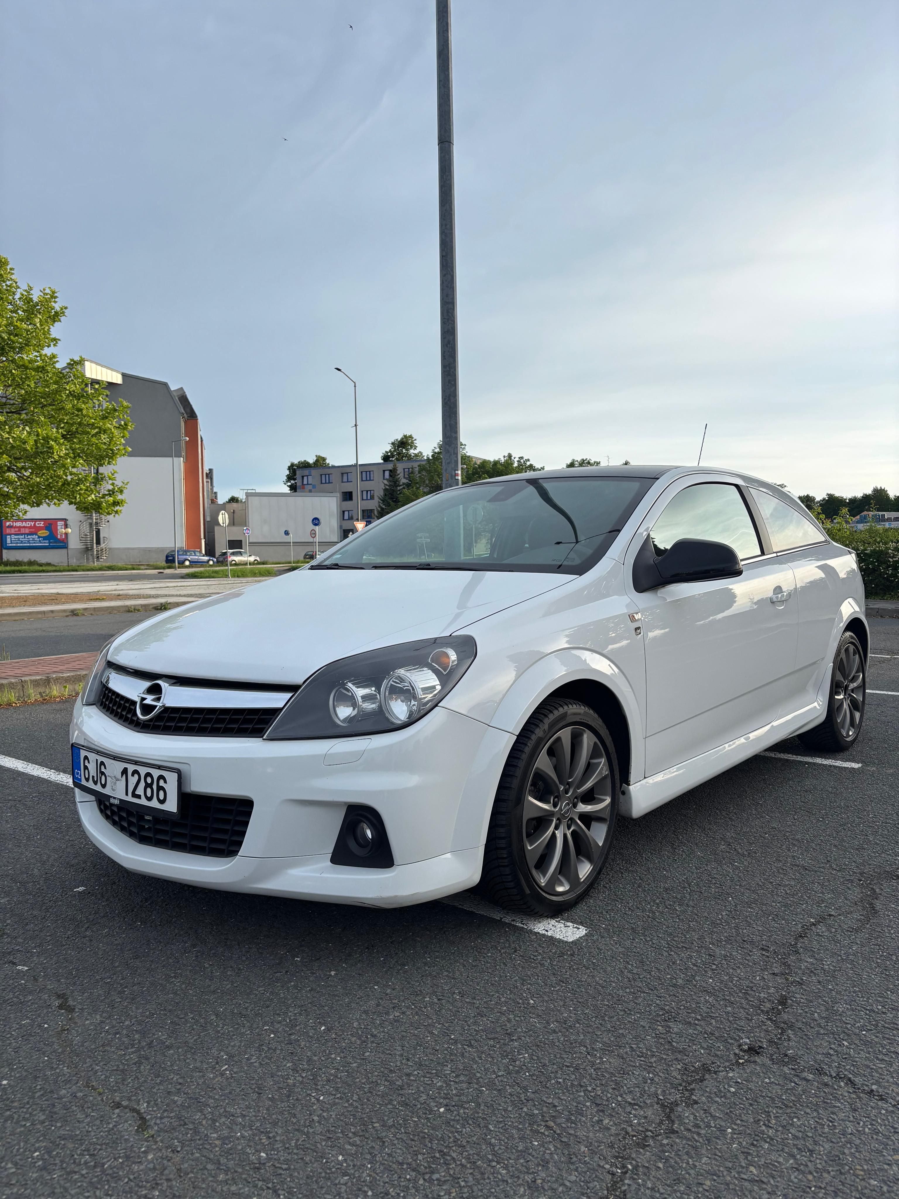 Opel Astra, GTC 1.6 - fotka 3